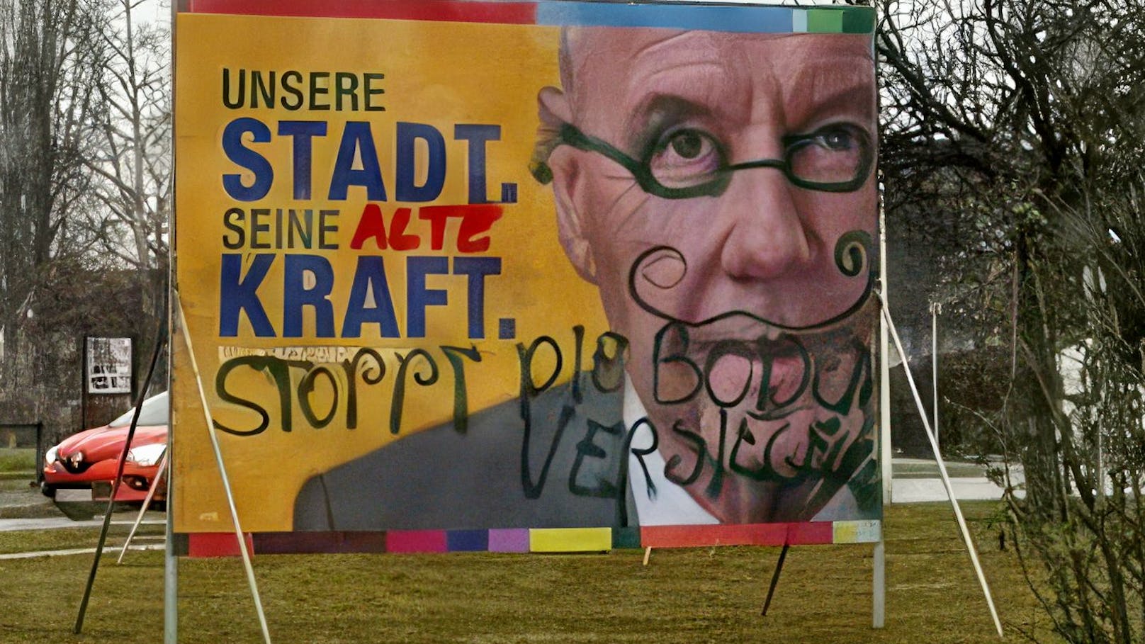 Beschmiertes Wahlplakat der ÖVP in Wr. Neustadt