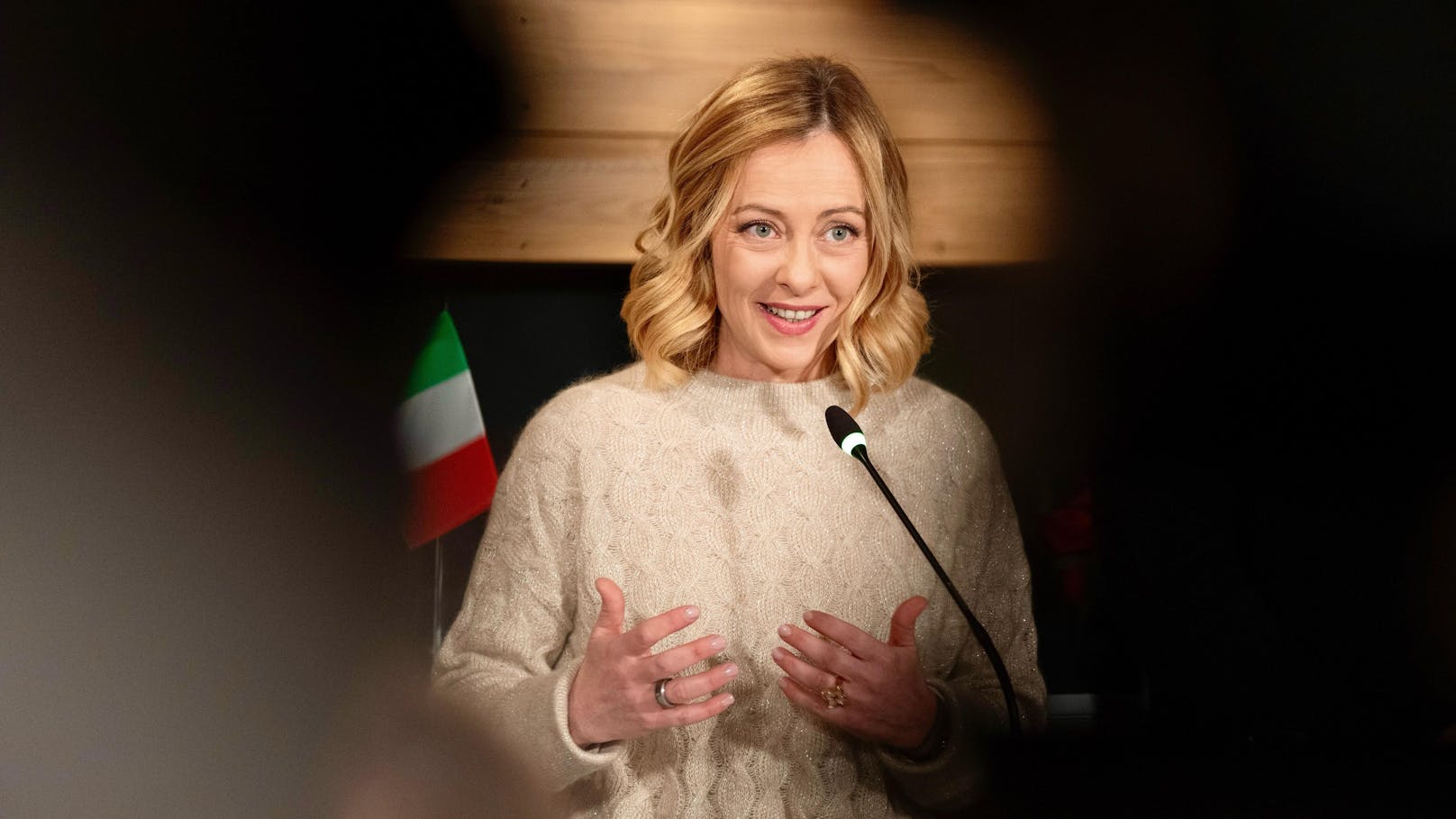 Seit 2022 ist Giorgia Meloni die italienische Ministerpräsidentin. Sie ist die erste Frau, die eine Regierung Italiens anführt.