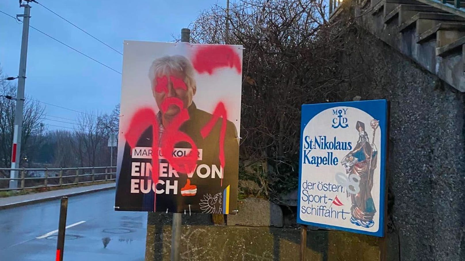 Zerstörte Wahlplakate der FPÖ in Niederösterreich