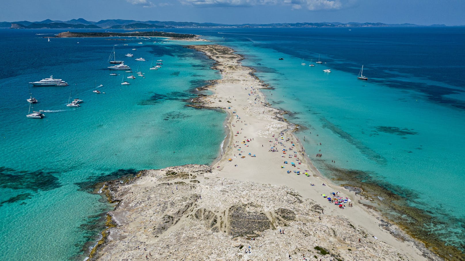 Der Playa de ses Illetes heißt aus dem Katalanischen übersetzt so viel wie "Strand auf der kleinen Insel".