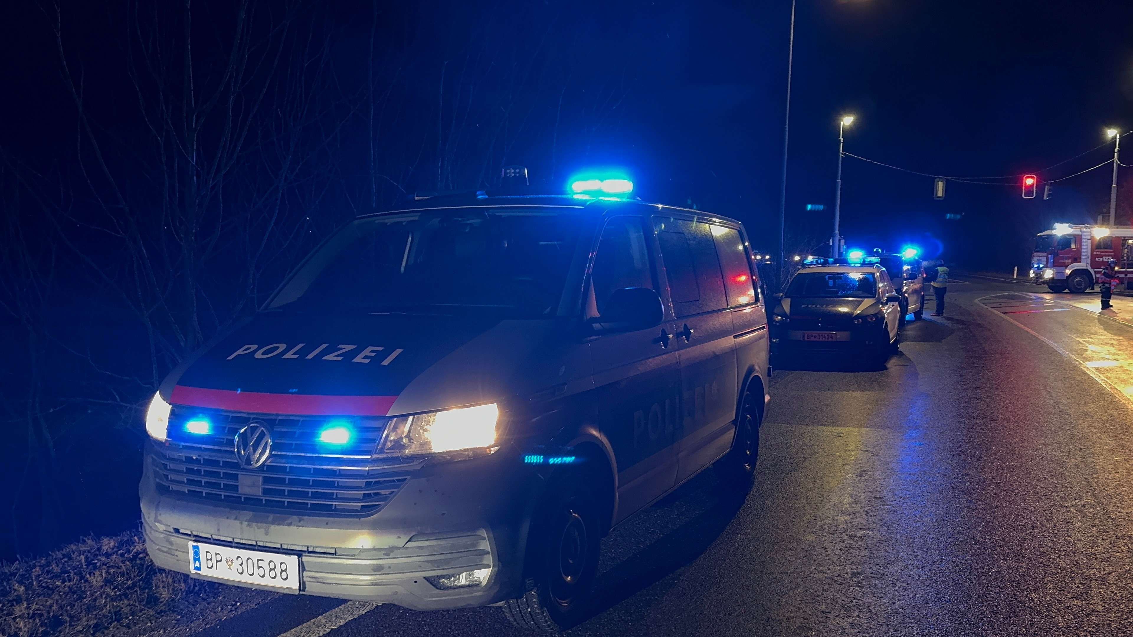 Circa 15 Polizeiautos verfolgten den rasenden Alkolenker. (Symbolbild)