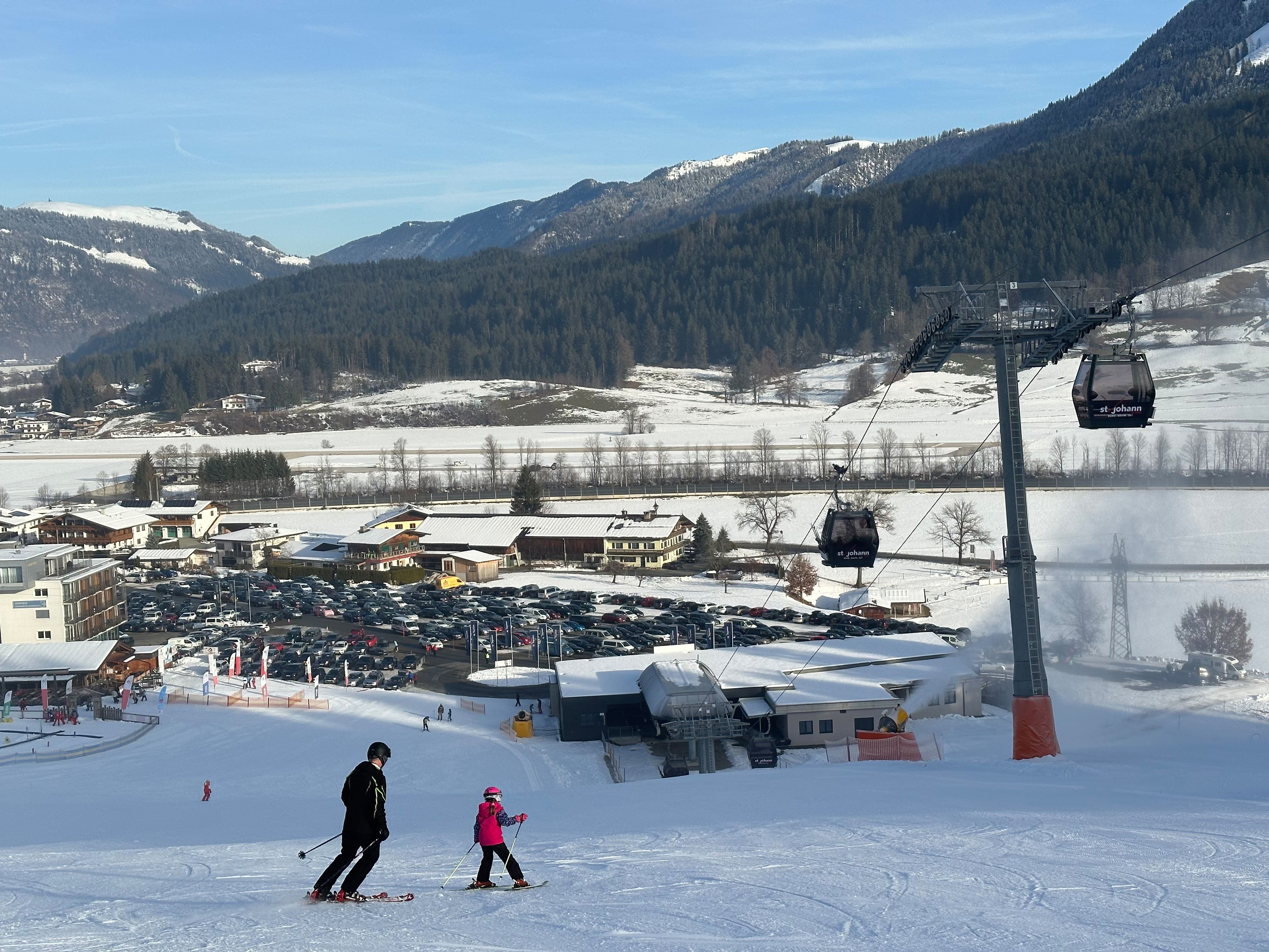 Hier, an der Abfahrt zur Talstation Eichenhof-Gondelbahn, passierte das Unglück.