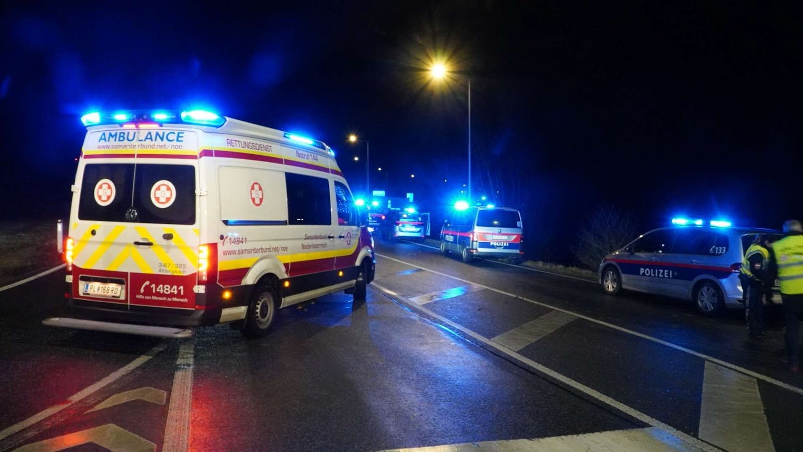 Das Auto wurde aus dem Graben gezogen und anschließend sicher abgestellt.