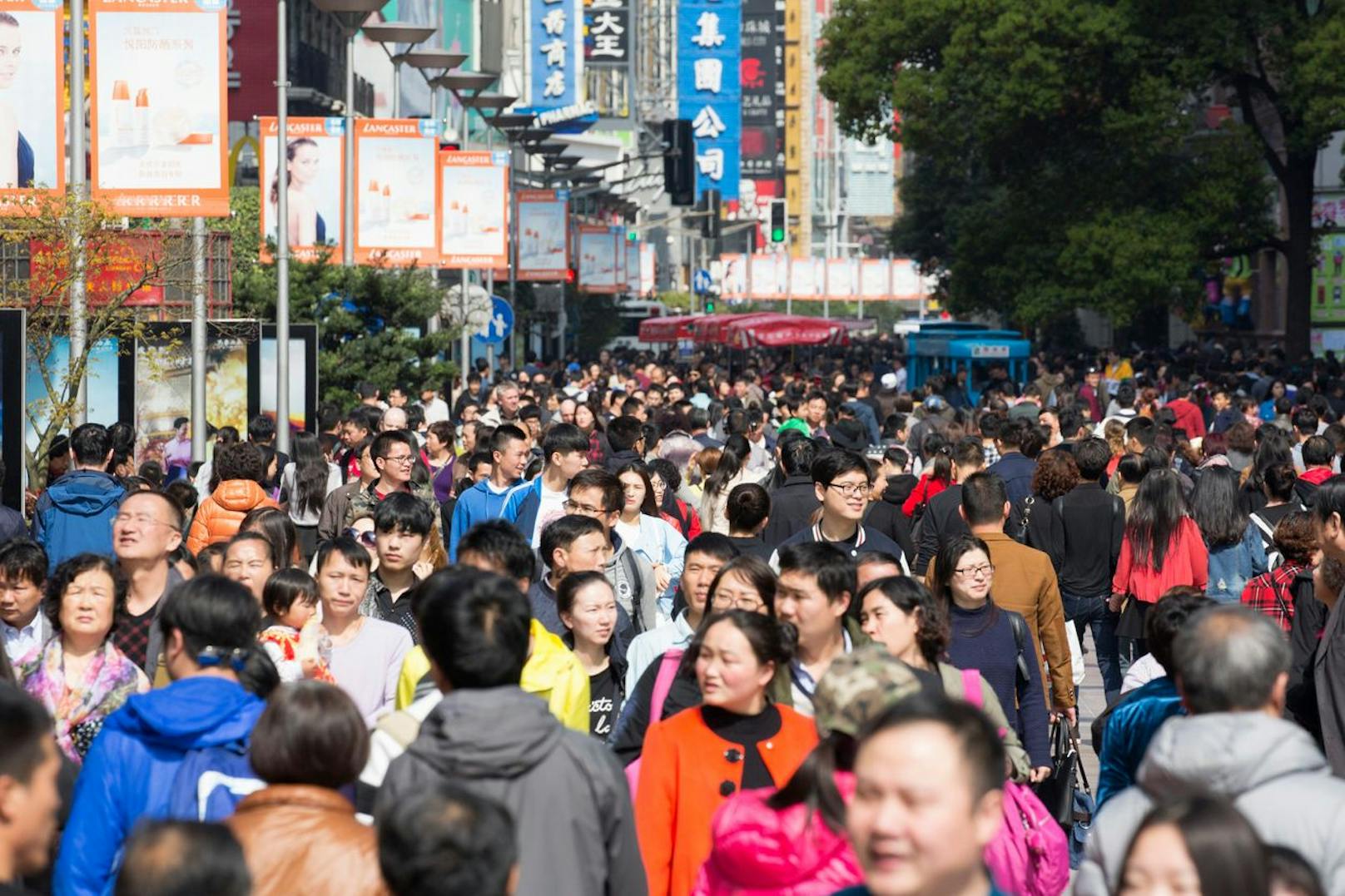 5. Shanghai, China: In der Nanjing Road, einer der belebtesten Einkaufsstraßen der Welt, macht ein Besucher seine "schlimmste Erfahrung in China".