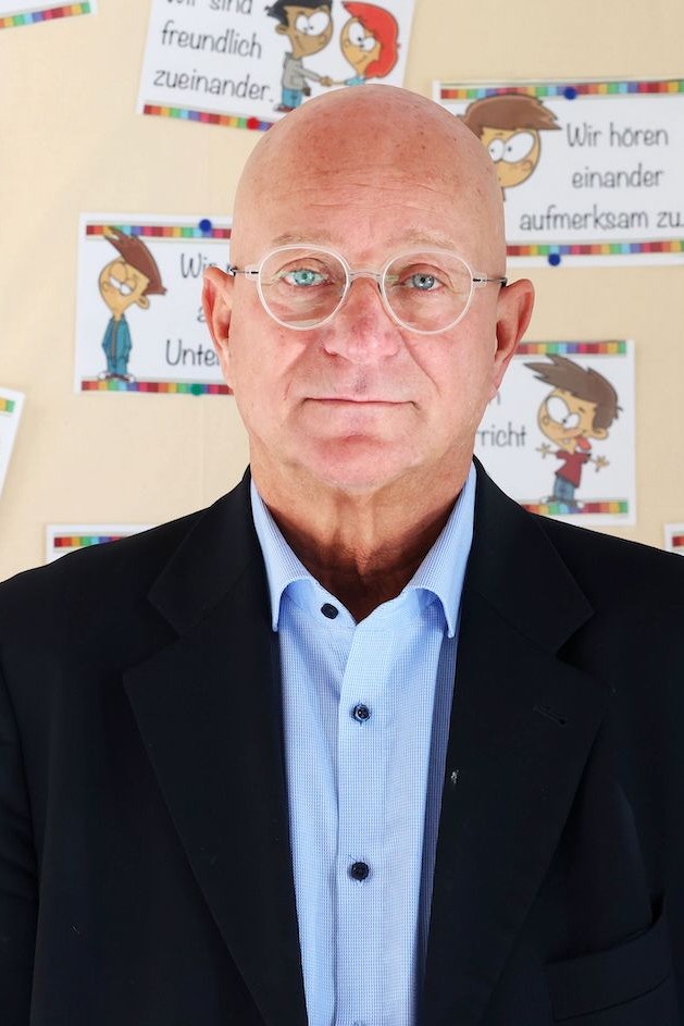 Niki Glattauer ist als ehemaliger Schuldirektor in Wien Experte in Bildungsfragen