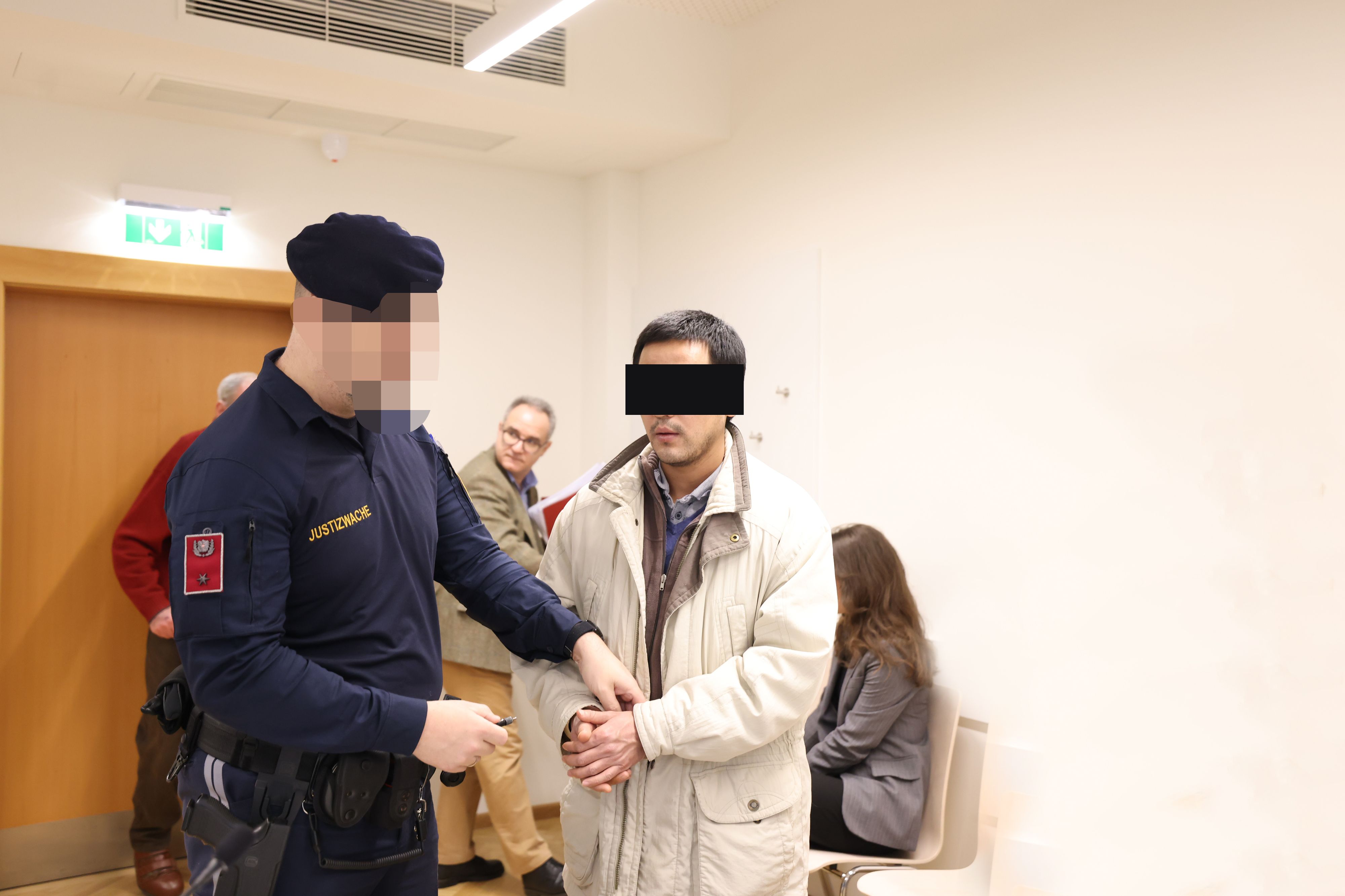 Afghane (26) stand vor Gericht, im Hintergrund Verteidiger Martin Fischer.