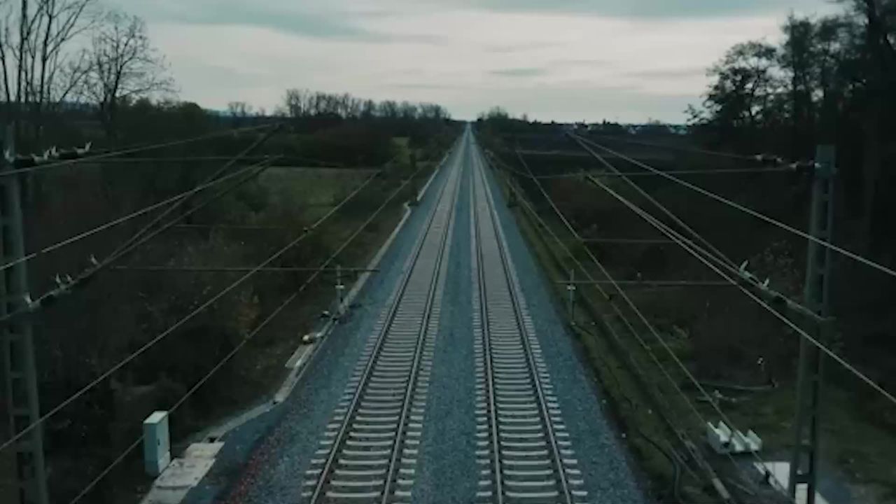 Das KI-generierte Lied der Deutschen Bahn mit echten Kundenbeschwerden.