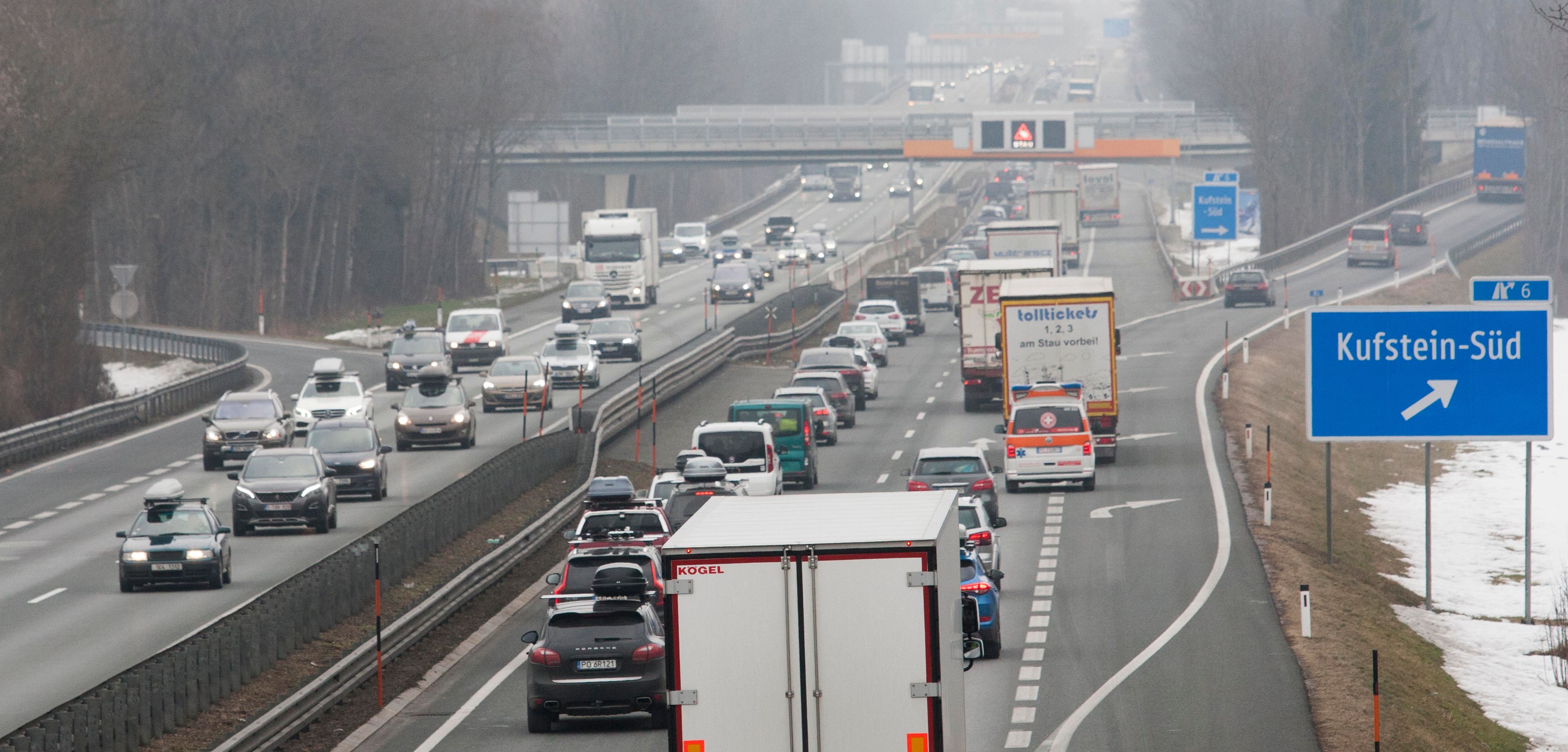 Tempo 150 auf der Autobahn könnte jetzt zu höheren Kosten durch mehr Spritverbrauch führen.
