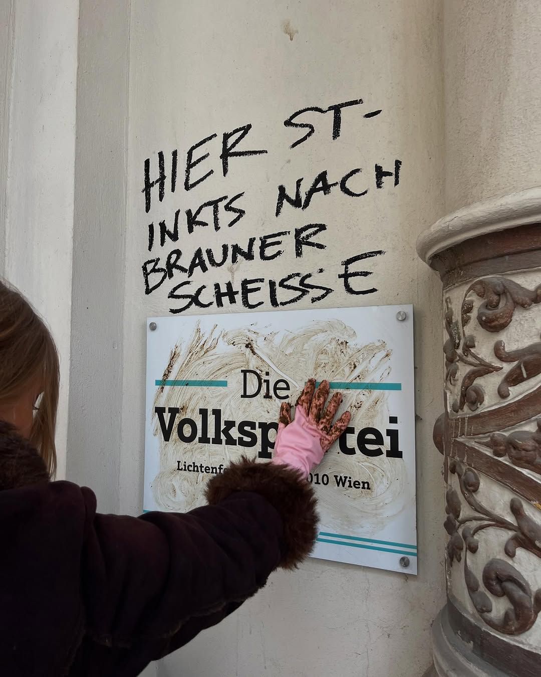 Die unerwartete Kot-Aktion der ehemaligen Klima-Kleberin Anja Windl machte internationale Schlagzeilen.