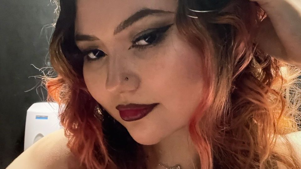 Ruby Jade arbeitet nebenberuflich als 