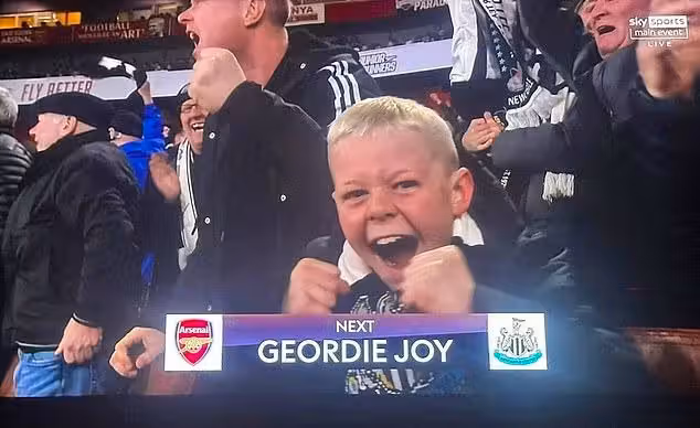 Sammy Scott(9) schwänzte die Schule, um Newcastle anzufeuern. 