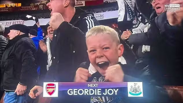 Sammy Scott(9) schwänzte die Schule, um Newcastle anzufeuern. 