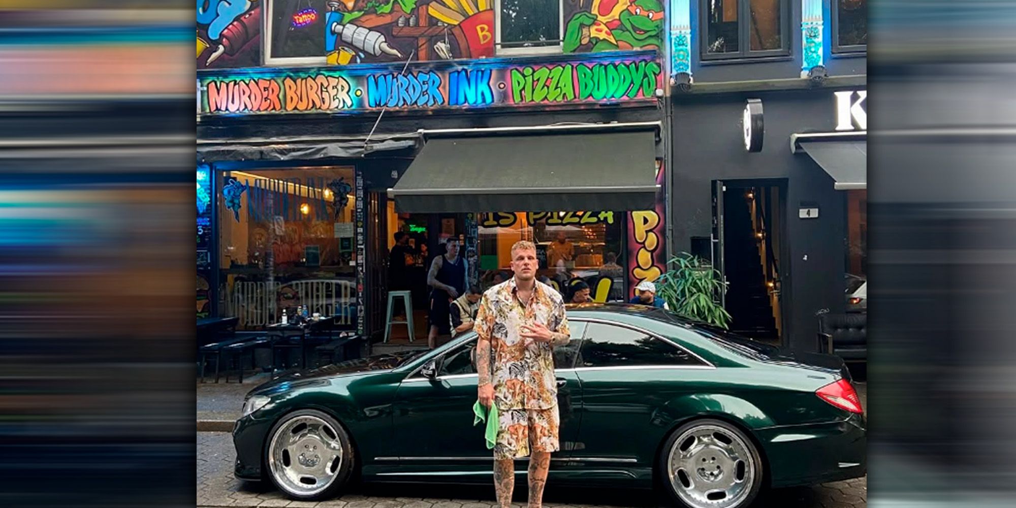 Bonez MC vor seinem Burger-Lokal.