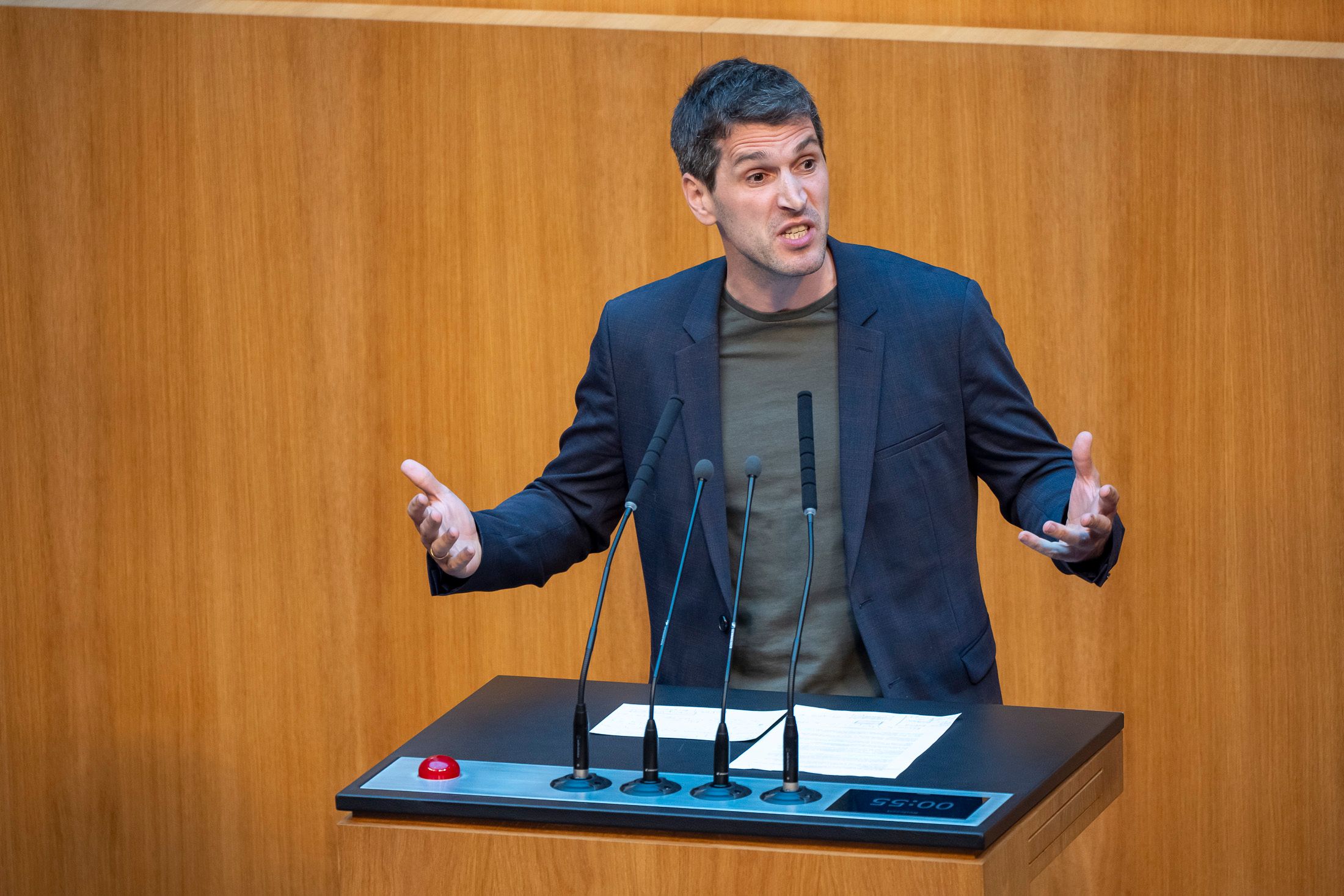 Der Grünen-Mobilitätssprecher Lukas Hammer im Nationalrat, Sommer 2024.