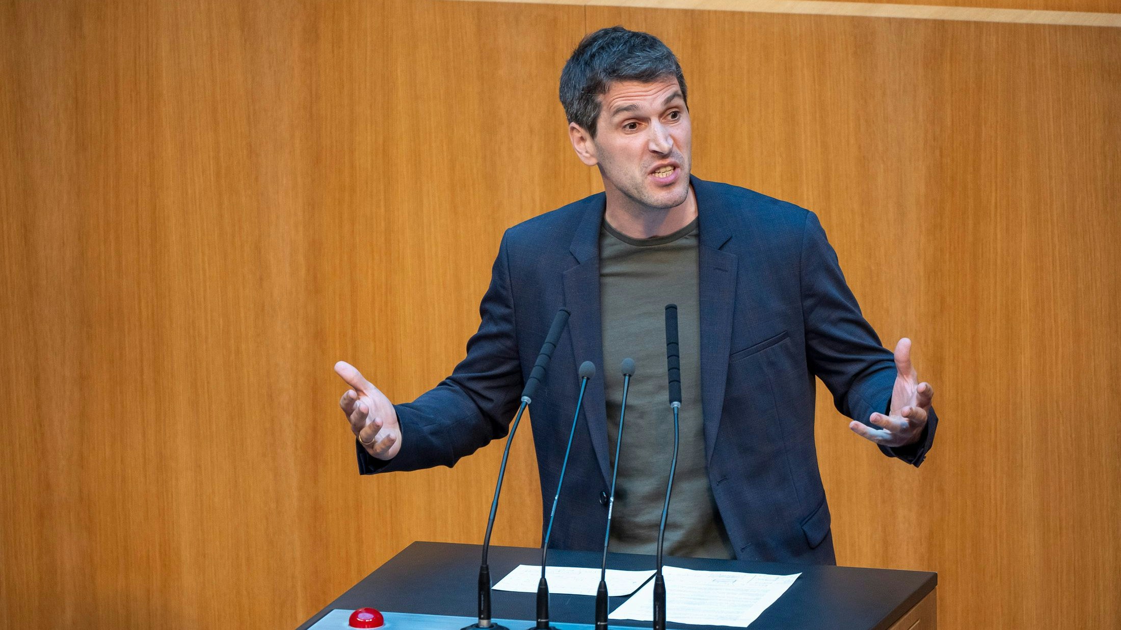 Der Grünen-Verkehrssprecher Lukas Hammer im Nationalrat.