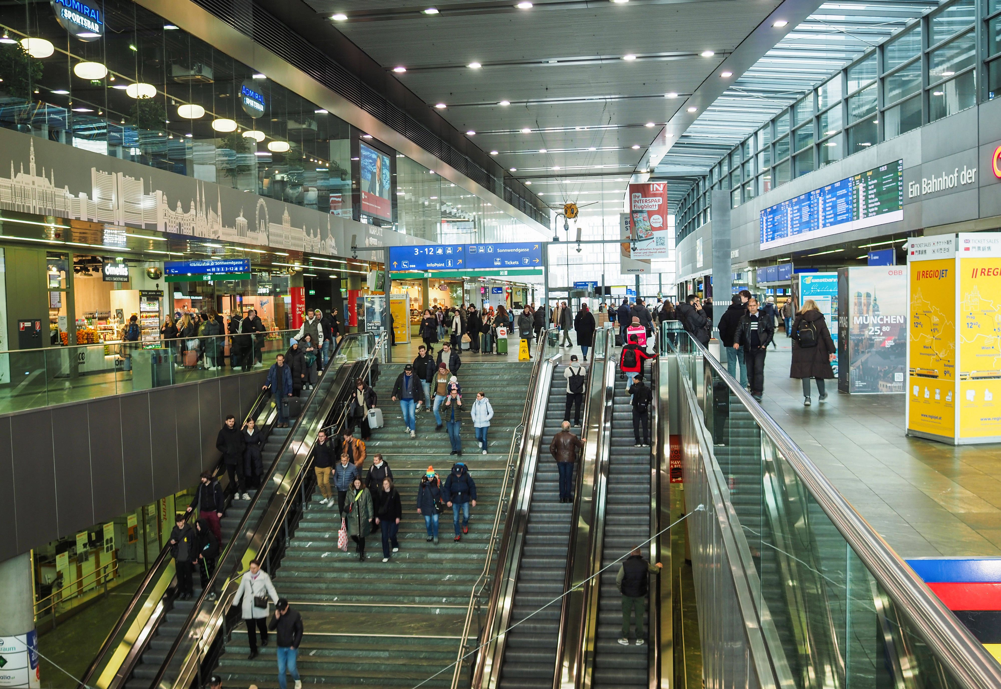 Blick in den Wiener Hauptbahnhof. Archivbild