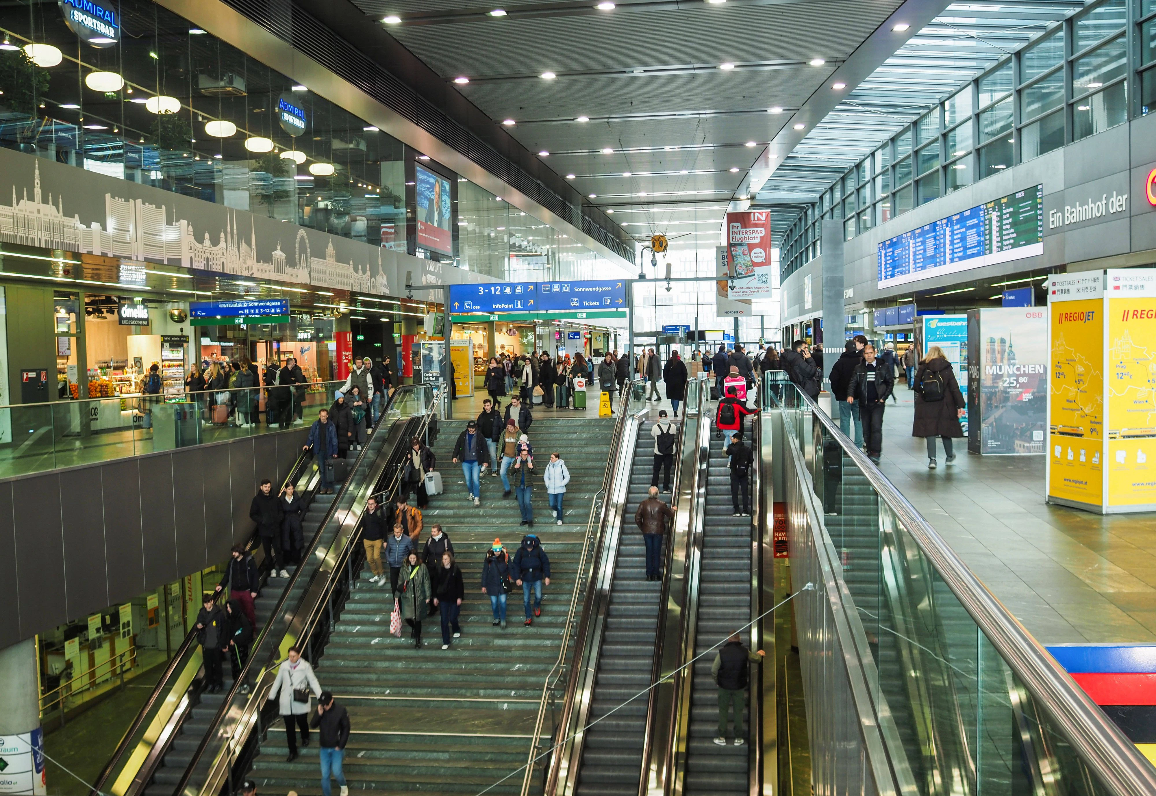 Bei Tat beobachtet - Hauptbahnhof-Diebin fladert Luxus-Tasche um 64.000 Euro