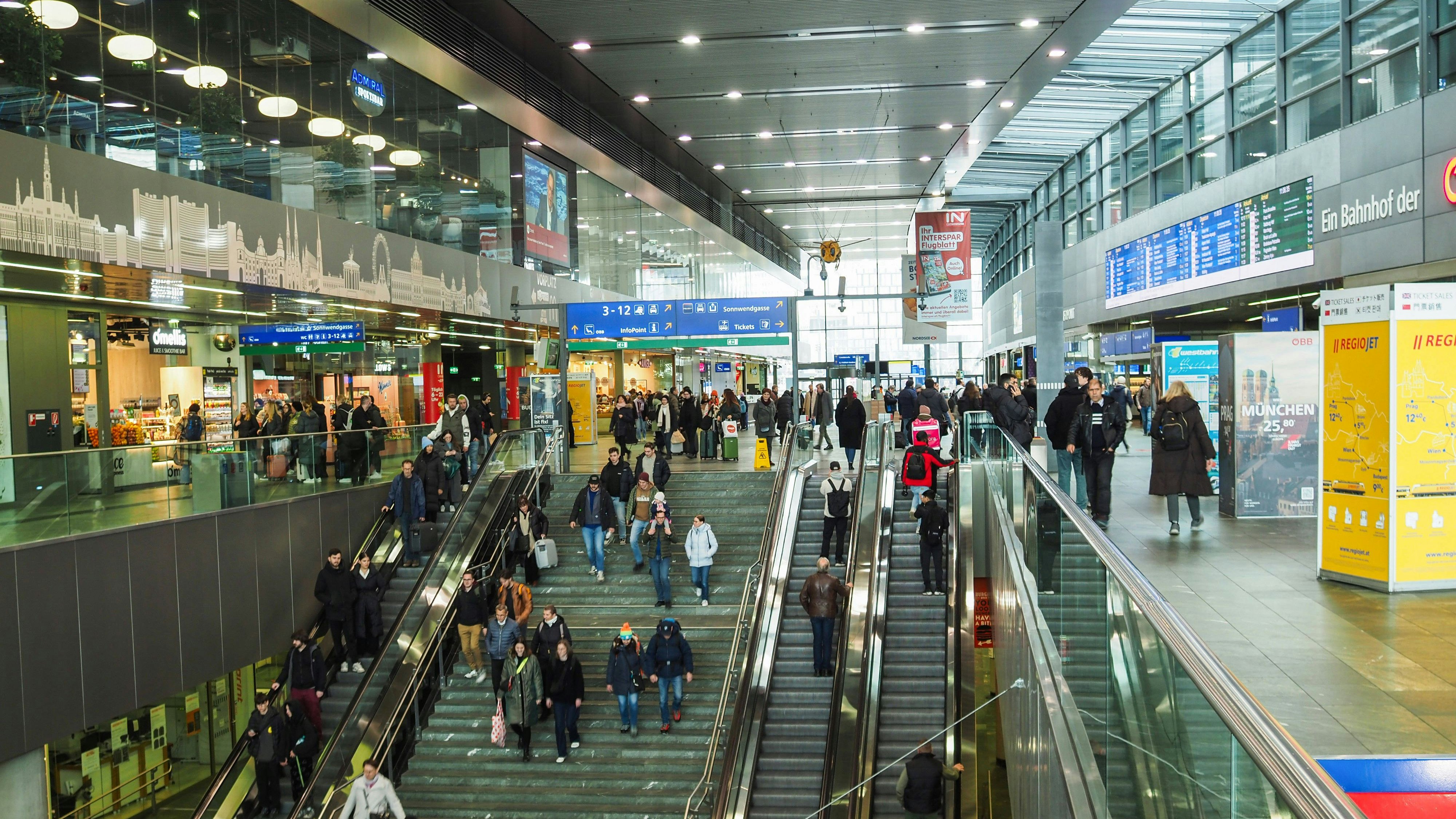 Heute.at - Passagiere am Wiener Hbf mit Messer bedroht