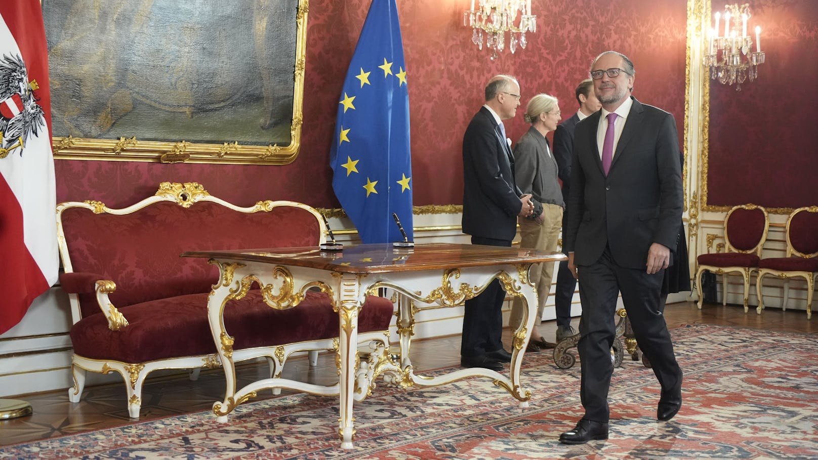 Alexander Schallenberg zur Angelobung bei Bundespräsident Alexander Van der Bellen.