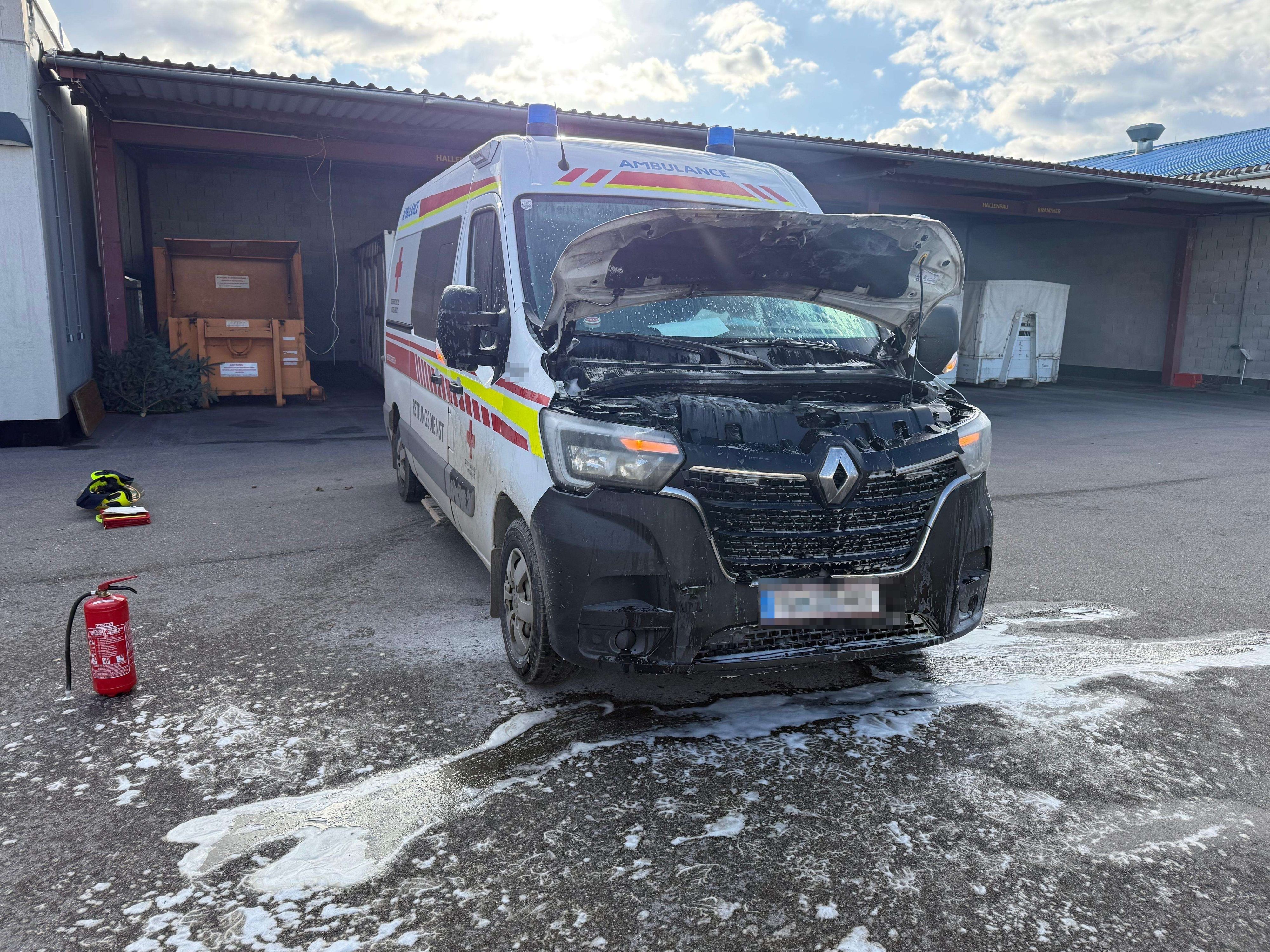 Beim Abtransport begann das Fahrzeug plötzlich zu brennen. 