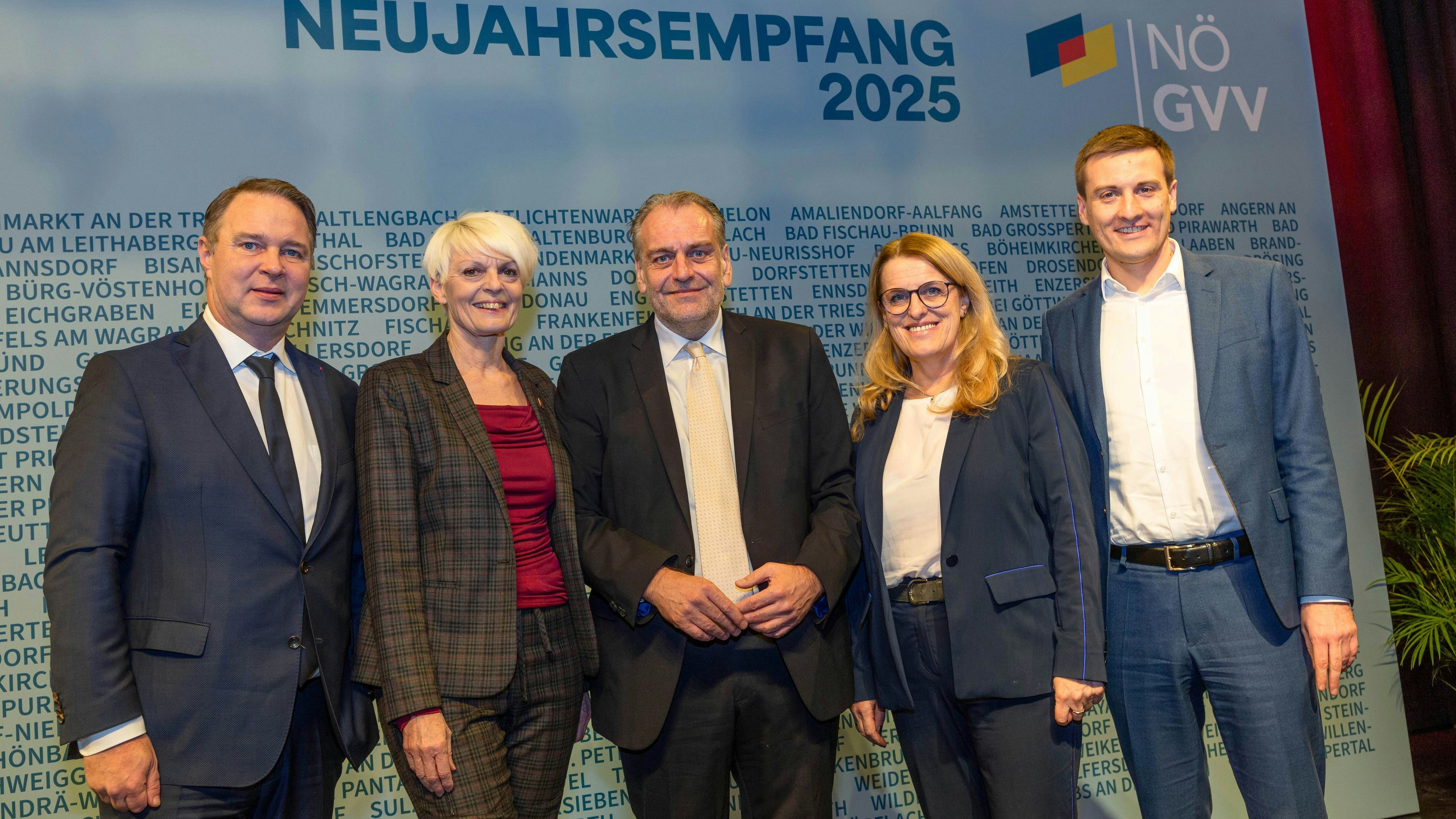 Parteigranden in Ybbs: SP-Chef Andreas Babler, Bgm.in Ulrike Schachner, NÖ GVV-Präsident Andreas Kollross, Landesrätin Ulrike Königsberger-Ludwig, Landeschef Sven Hergovich.
