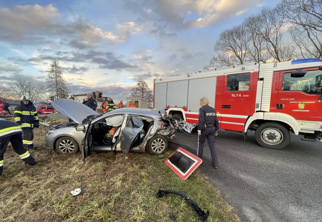 Die Einsatzkräfte hatten alle Hände voll zu tun. 