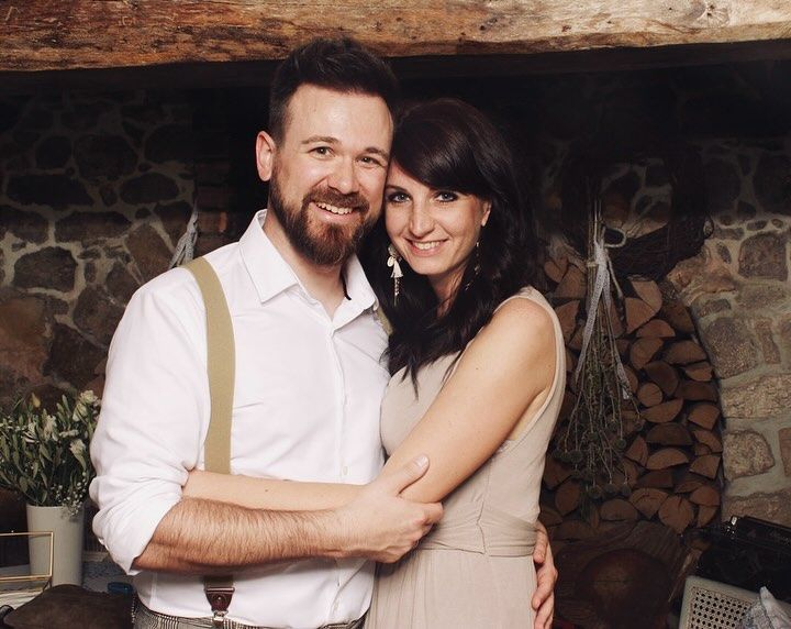 <strong>Anja Zalar</strong> und Chris haben 2022 geheiratet. Jetzt macht Töchterchen Ilvy Mariana das Familienglück perfekt.