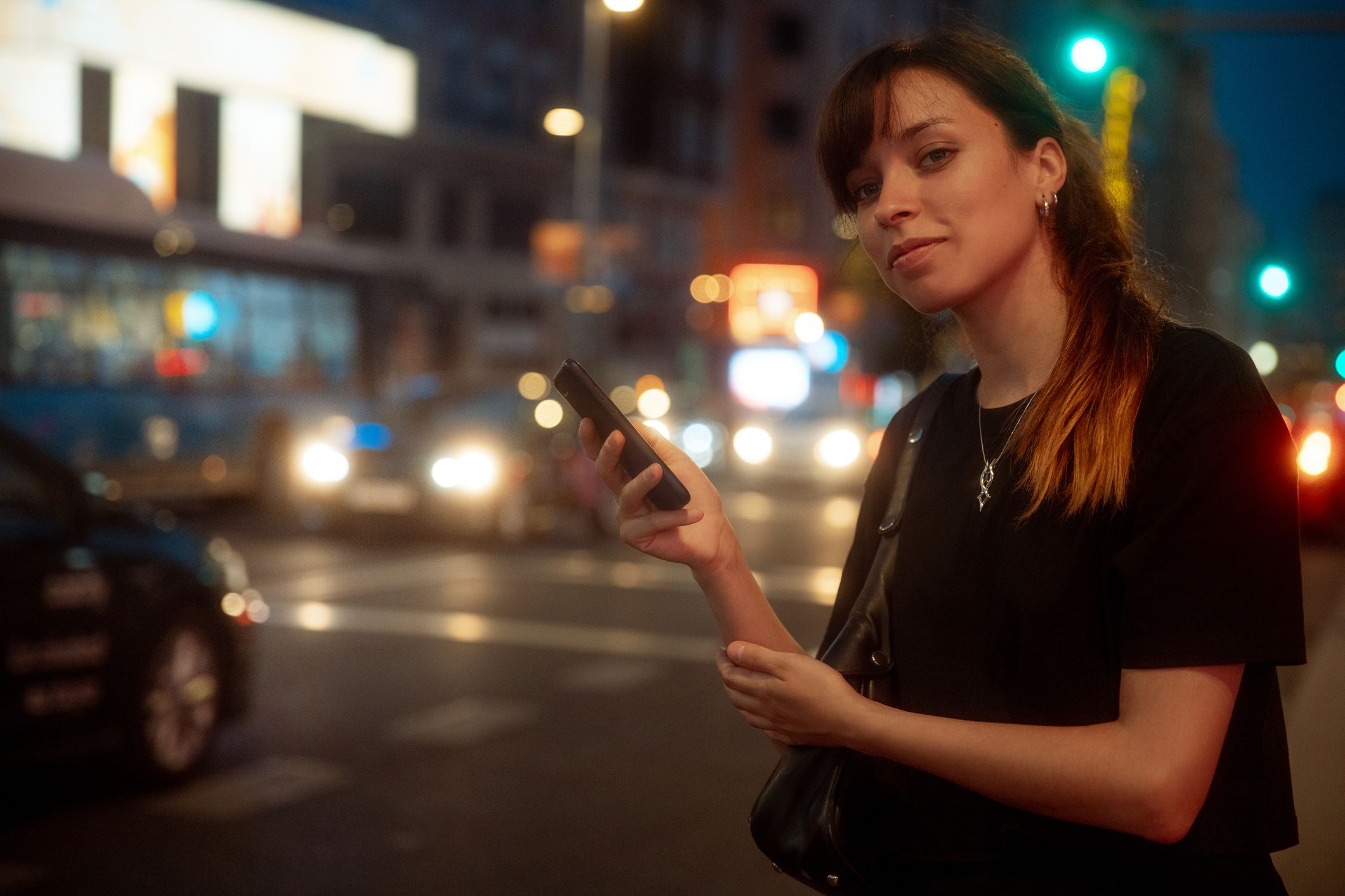 Taxi 40100: Jetzt bequem per WhatsApp buchbar. – Mit dem Smartphone lässt sich das Taxi einfach und schnell bestellen.