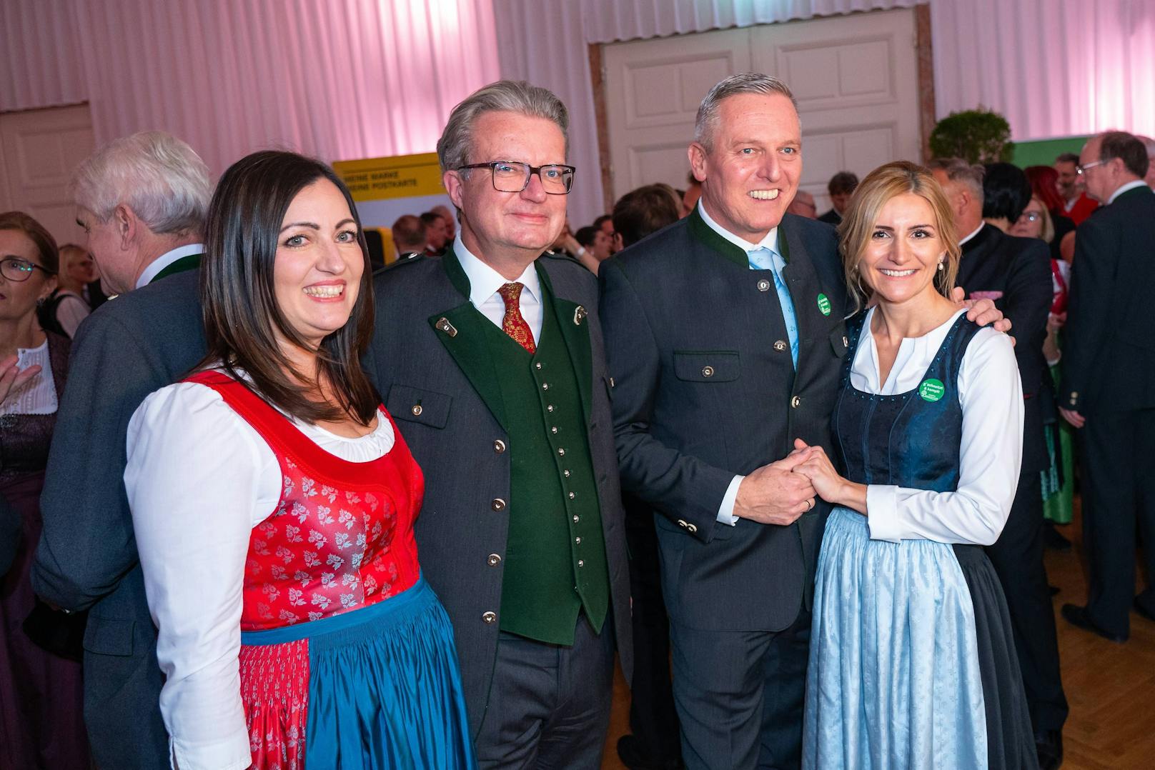 Impressionen des 125. Steirerballs: Christopher und Iris Drexler, Mario und Sabrina Kunasek