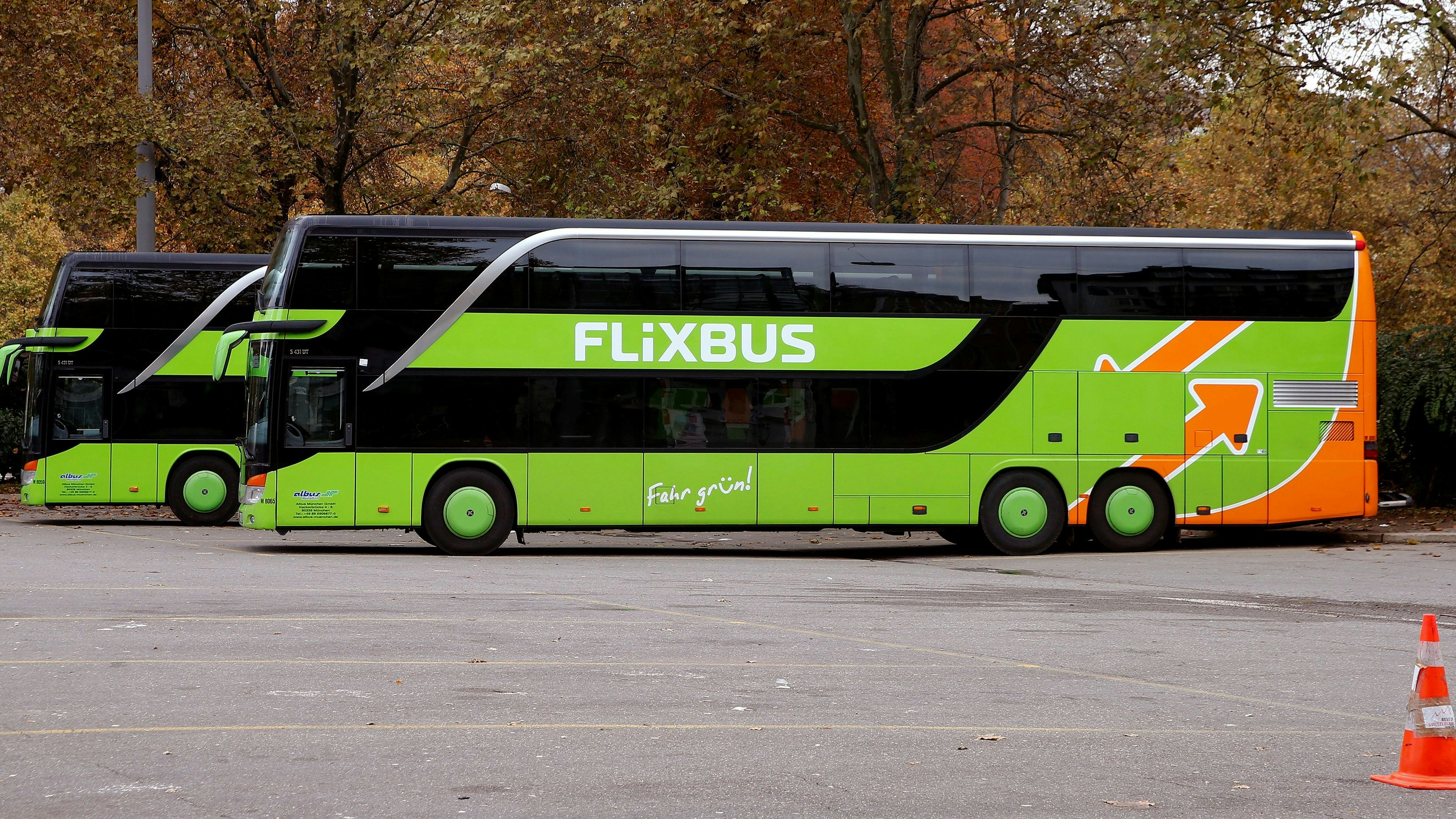 Heute.at - 2 Passagiere tot – Flixbus kippt auf Autobahn um