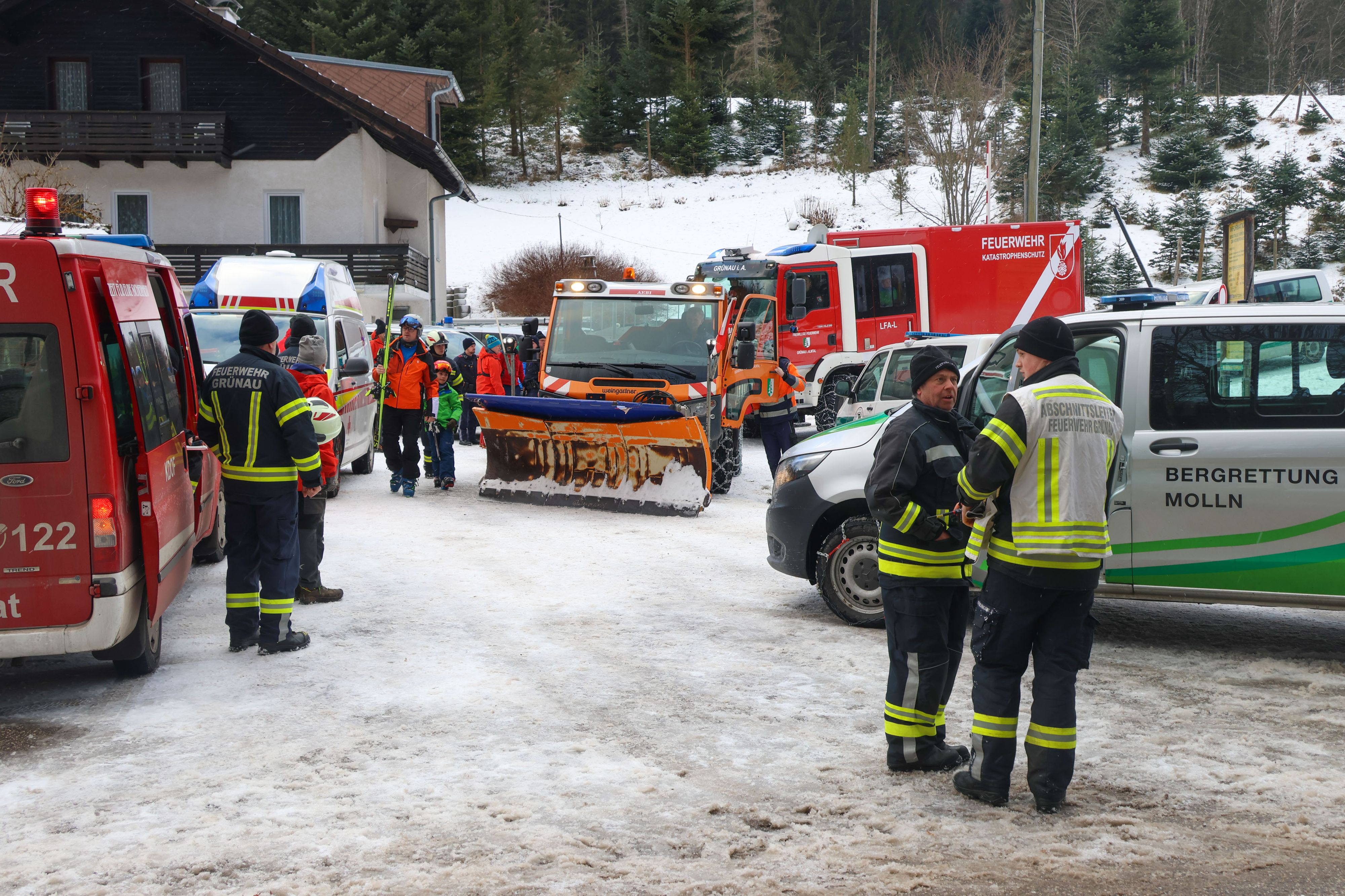 Kurz vor Einbruch der Dunkelheit konnte der Einsatz beendet werden.