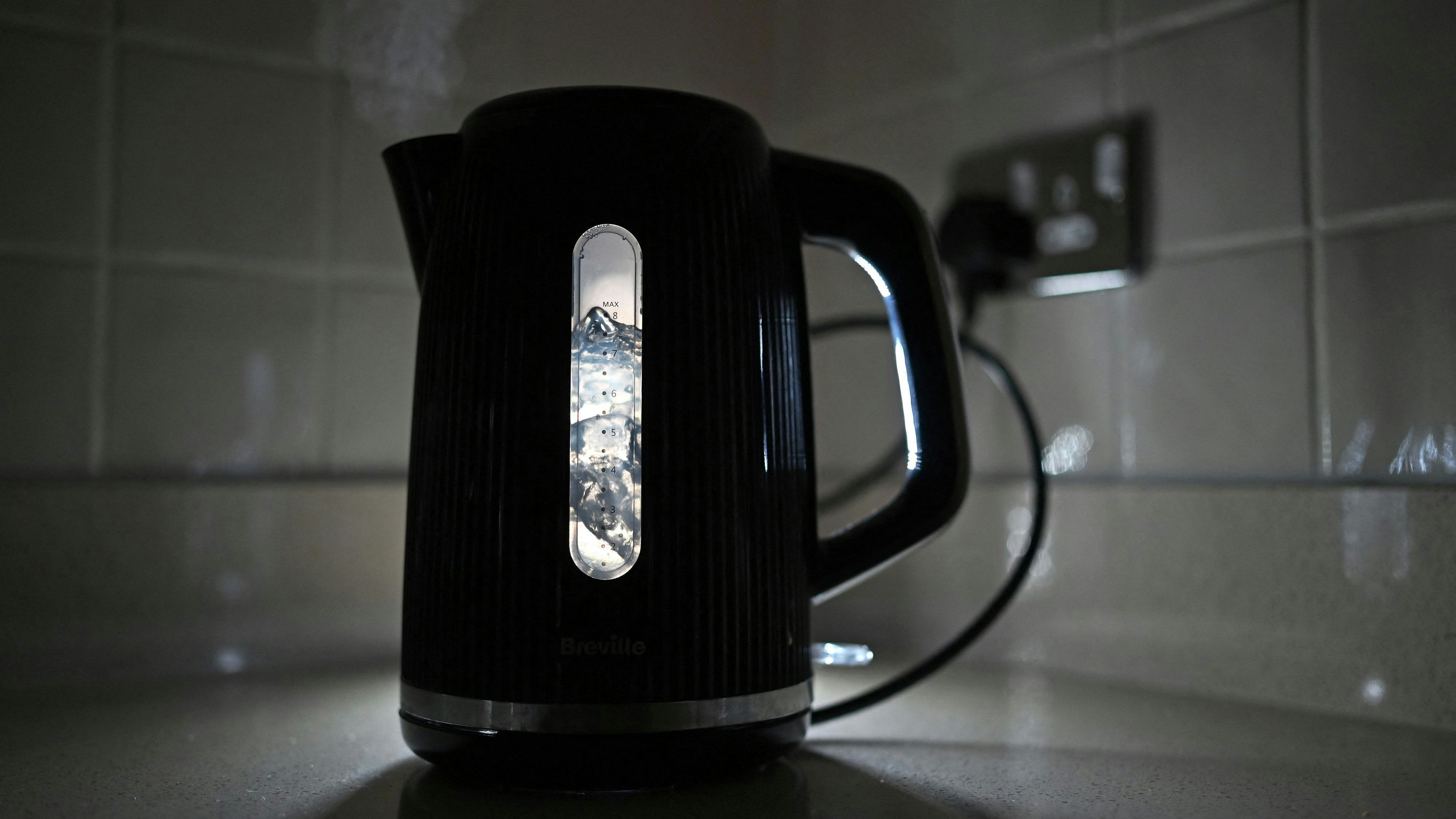 Laut einem online Mythos waschen einige Hotelgäste ihre Unterwäsche im Wasserkocher.