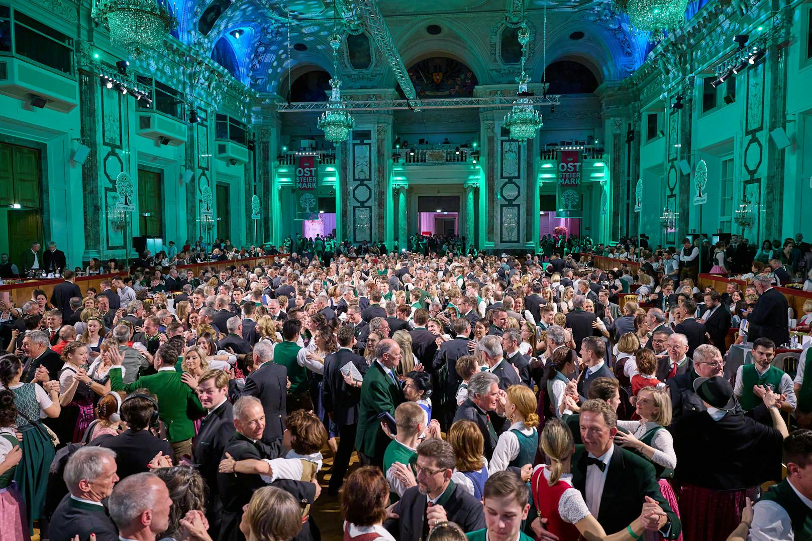 Impressionen des 125. Steirerballs: Tanzgewusel im Festsaal der Wiener Hofburg