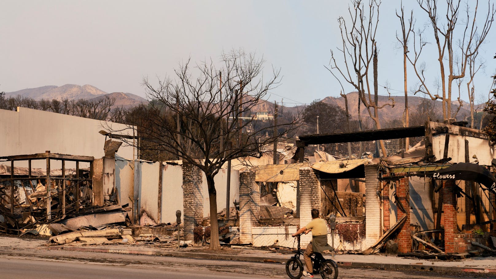 Er ahnte es schon – Klimatologe zog kurz vor Feuer weg