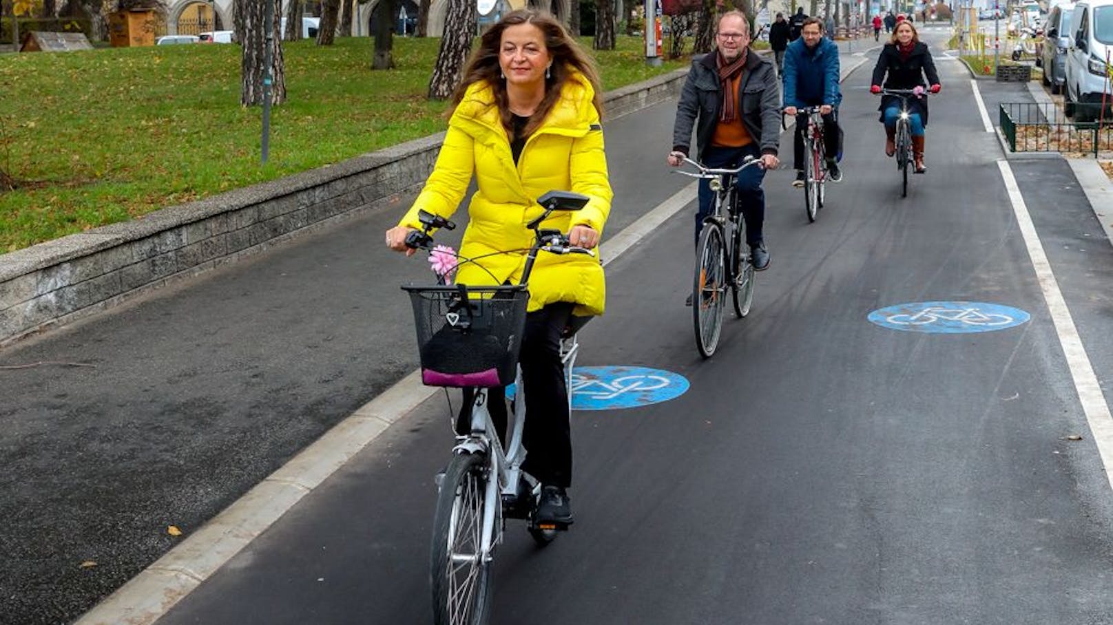 Befahrung des neuen Radwegs auf der Hütteldorferstraße durch Strin. Ulli Sima.