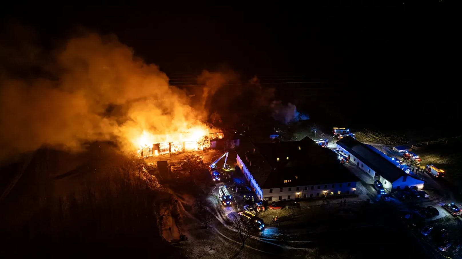 Flammen-Inferno! Höchste Alarmstufe im Bezirk Freistadt