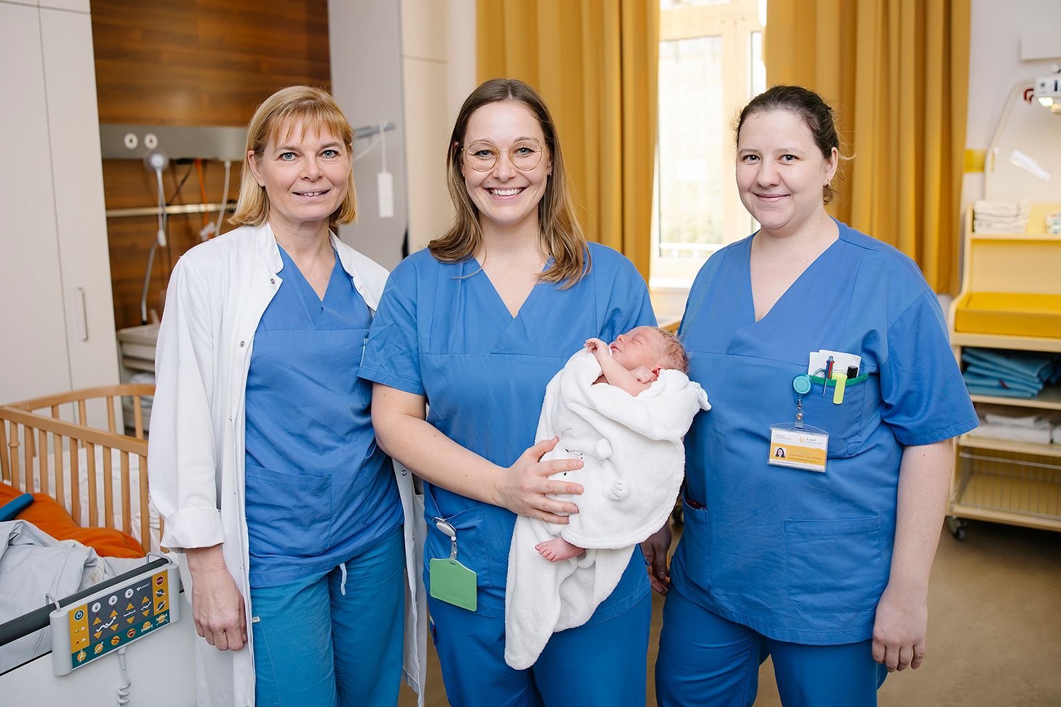 Ein engagiertes Team an ÄrztInnen, Hebammen und Pflegekräften sorgt für eine sehr persönliche Betreuung von Mutter und Kind. 