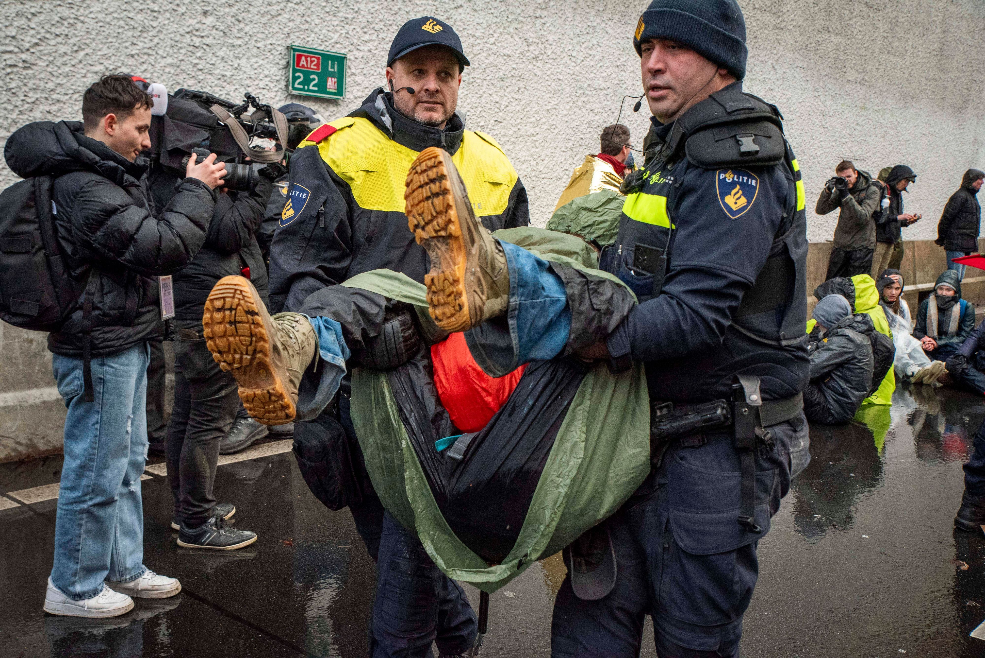 Rund 700 Klimaaktivisten wurden in Den Haag festgenommen.