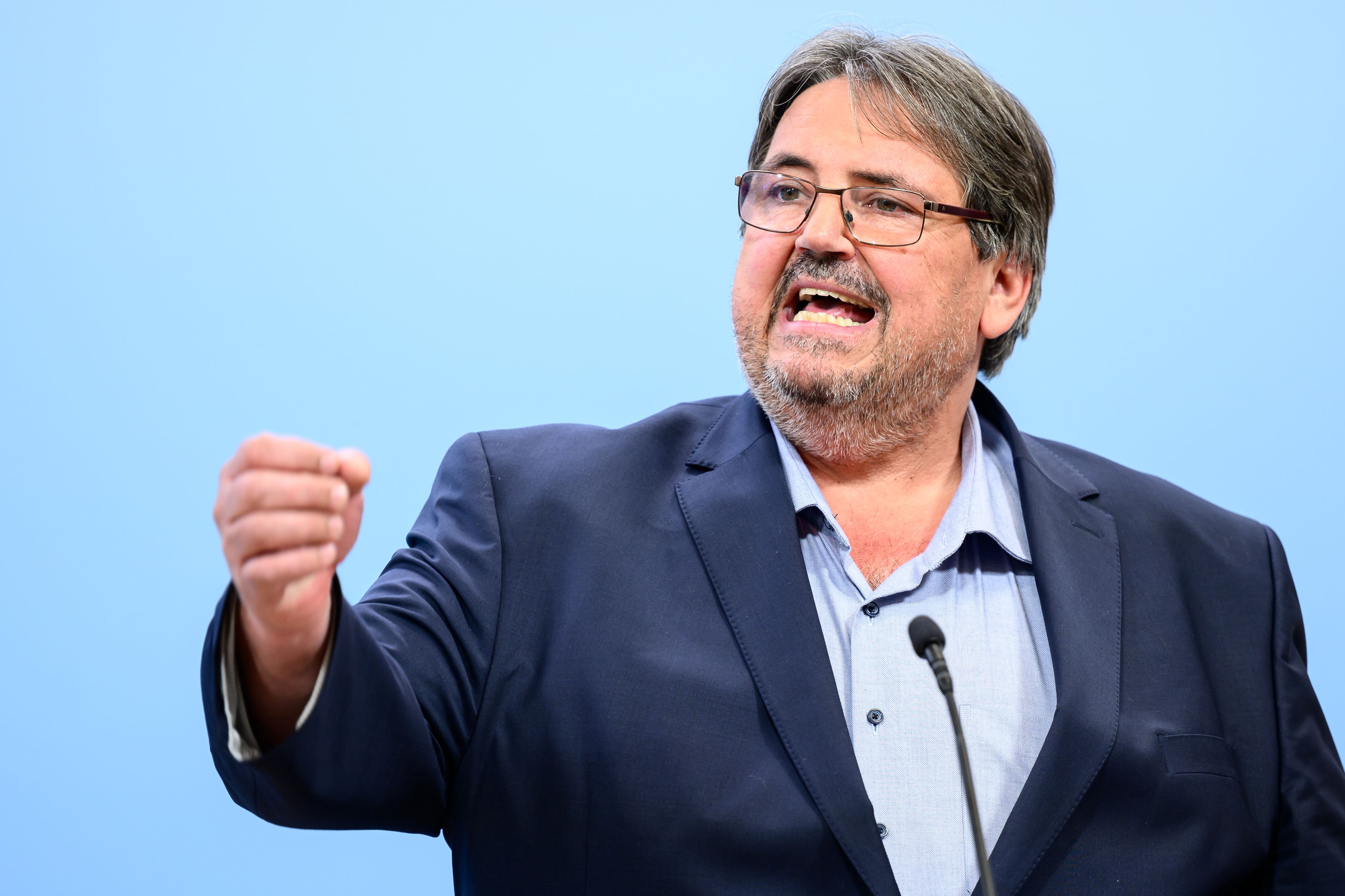 SPÖ-Sozialsprecher Josef Muchitsch bei einem Statements zu den geplatzten Ampel-Verhandlungen am 3. Jänner 2025 in Wien.