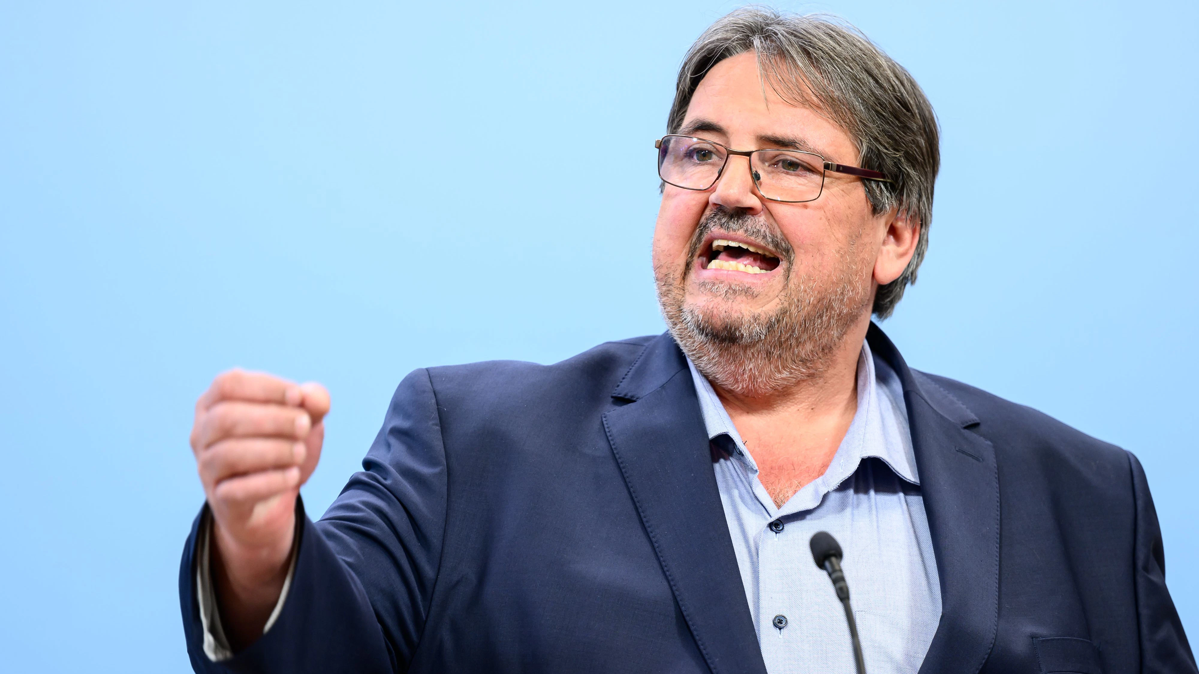 GBH-Chef Josef Muchitsch: "Wer bei 35 Grad schwere körperliche Arbeit leisten muss, braucht Schutz und keine Diskussionen darüber, ob Hitze gefährlich ist."