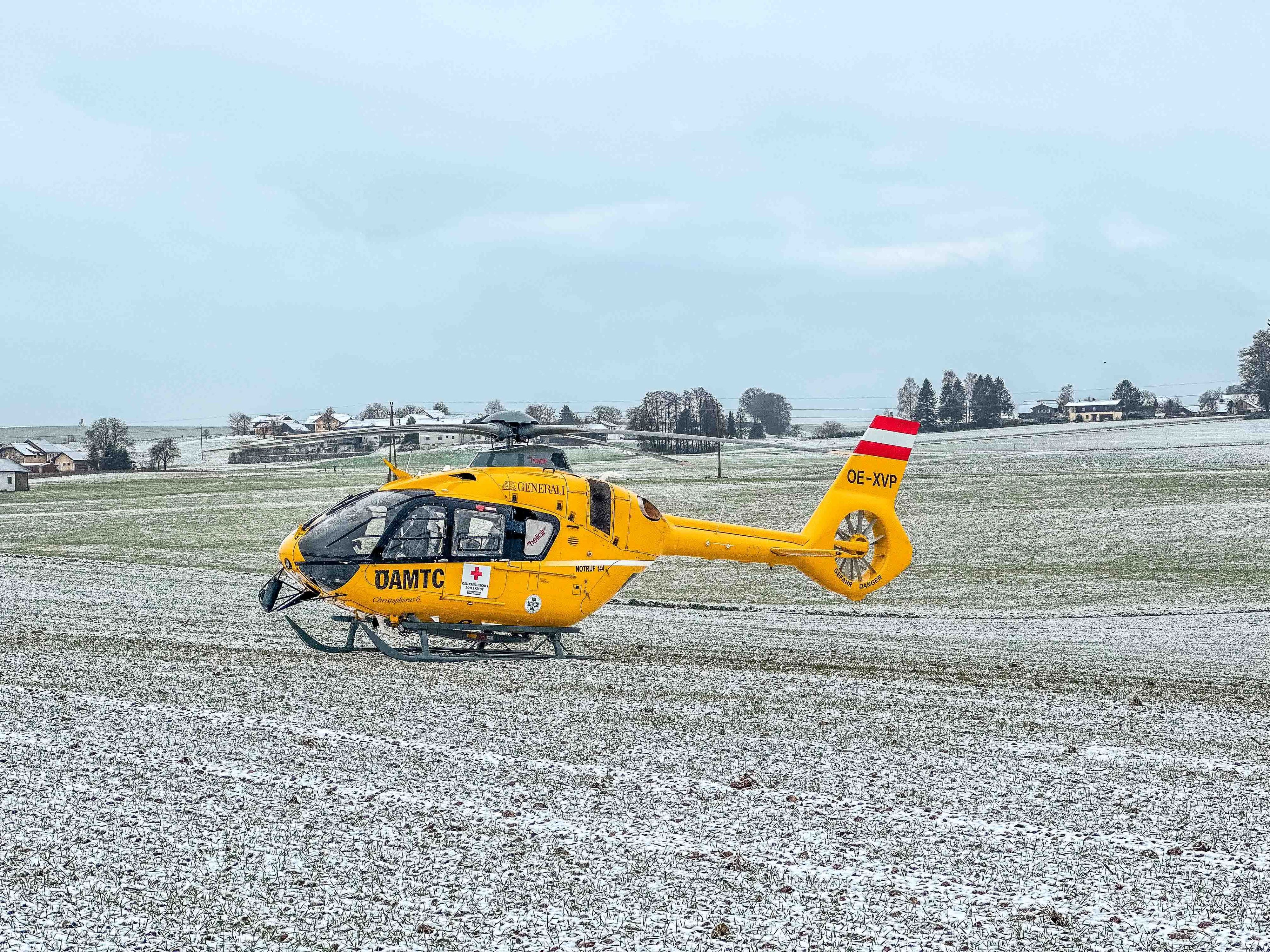Der Mann wurde per Rettungshubschrauber ins UKH Graz gebracht. Symbolbild.