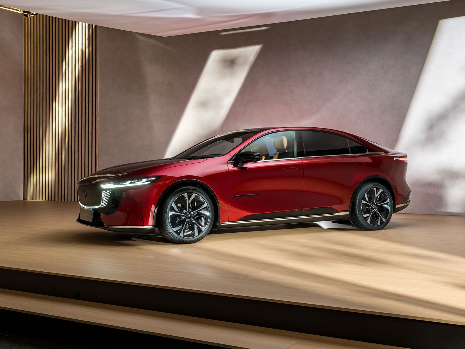 Reichweite und Ladegeschwindigkeit sollen beeindruckend sein.