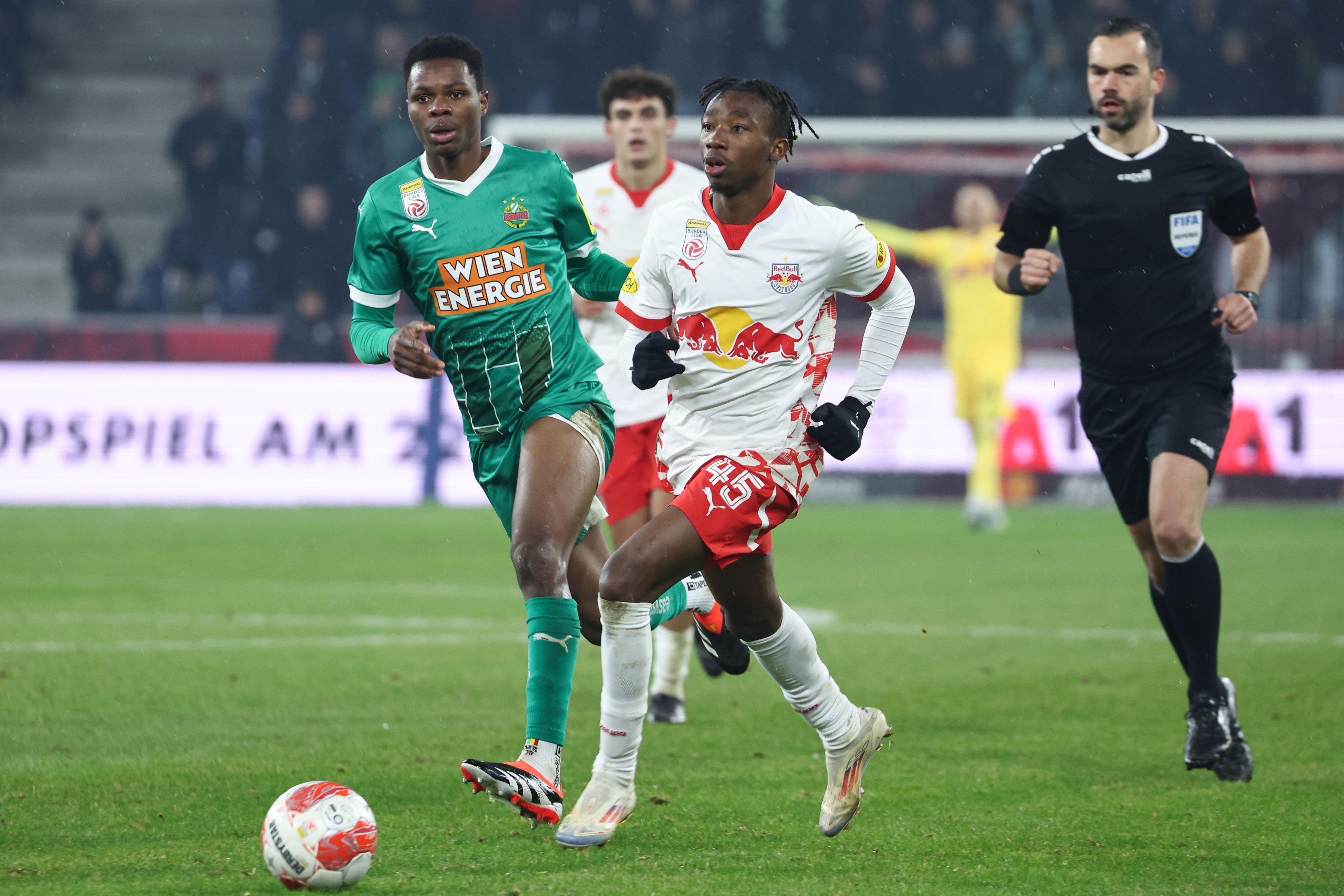Dorgeles Nene (r.) könnte in der Premier League landen.