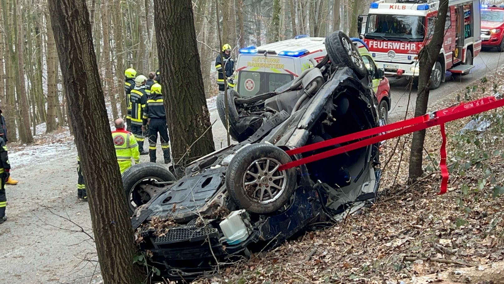 Pkw krachte gegen Baum – Lenker starb bei Unfall