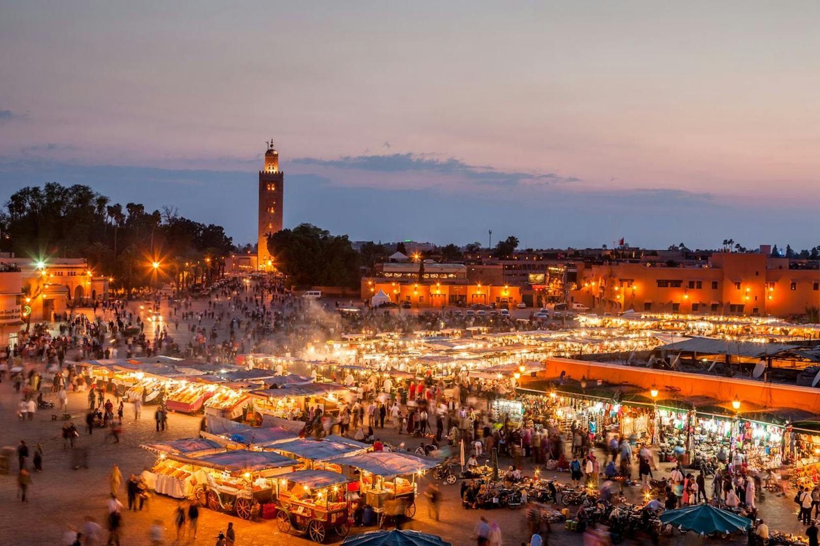 <strong>8. Marrakesch, Marokko:</strong> Die "rote Stadt" ist ein magischer Ort mit unzähligen Märkten, Gärten, Palästen und Moscheen. Hier kann man den ganzen Tag damit verbringen, die schönen Innenhöfe und die verwinkelten Gassen der Medina zu entdecken.