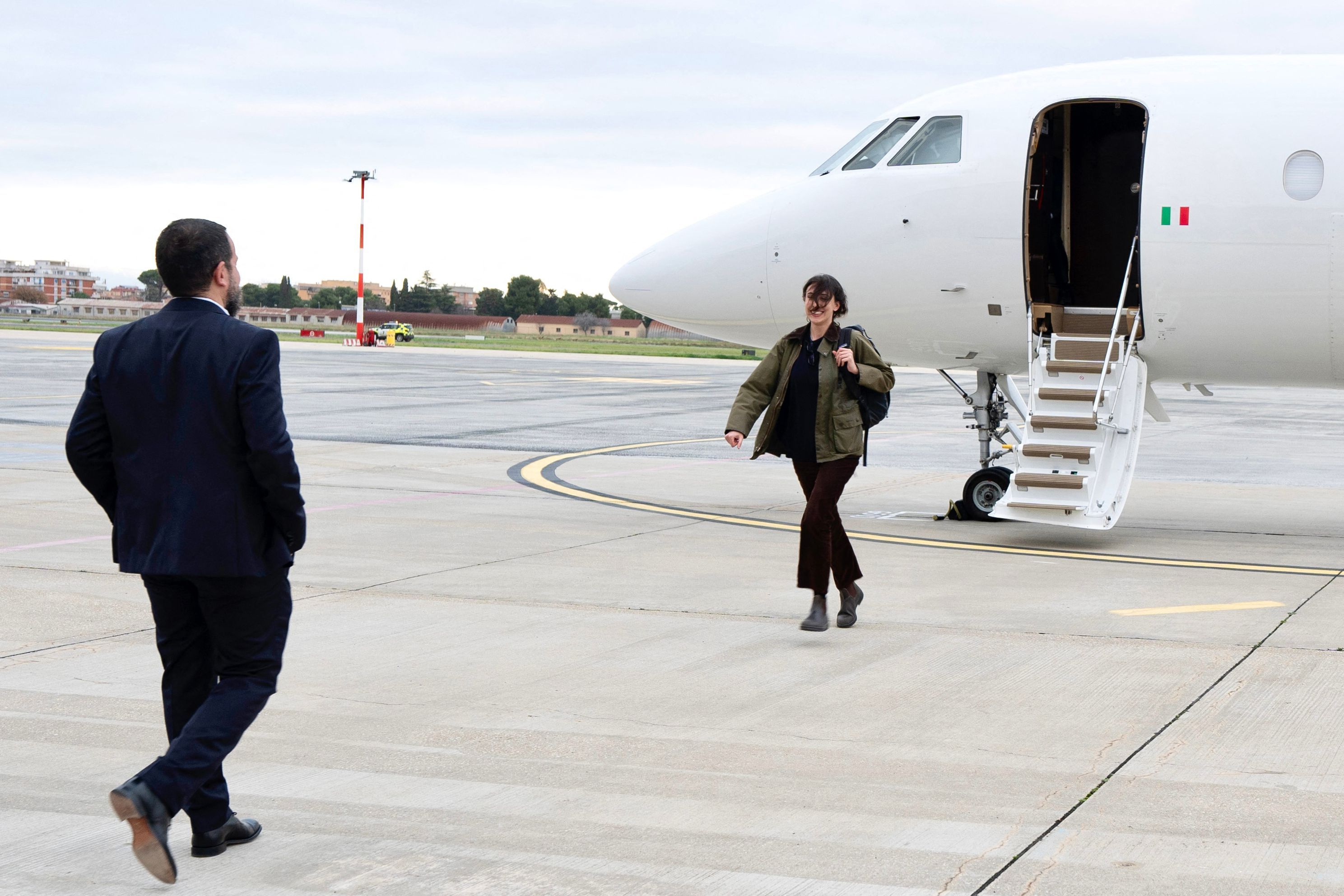 Cecilia Sala bei ihrer Ankunft in Rom.