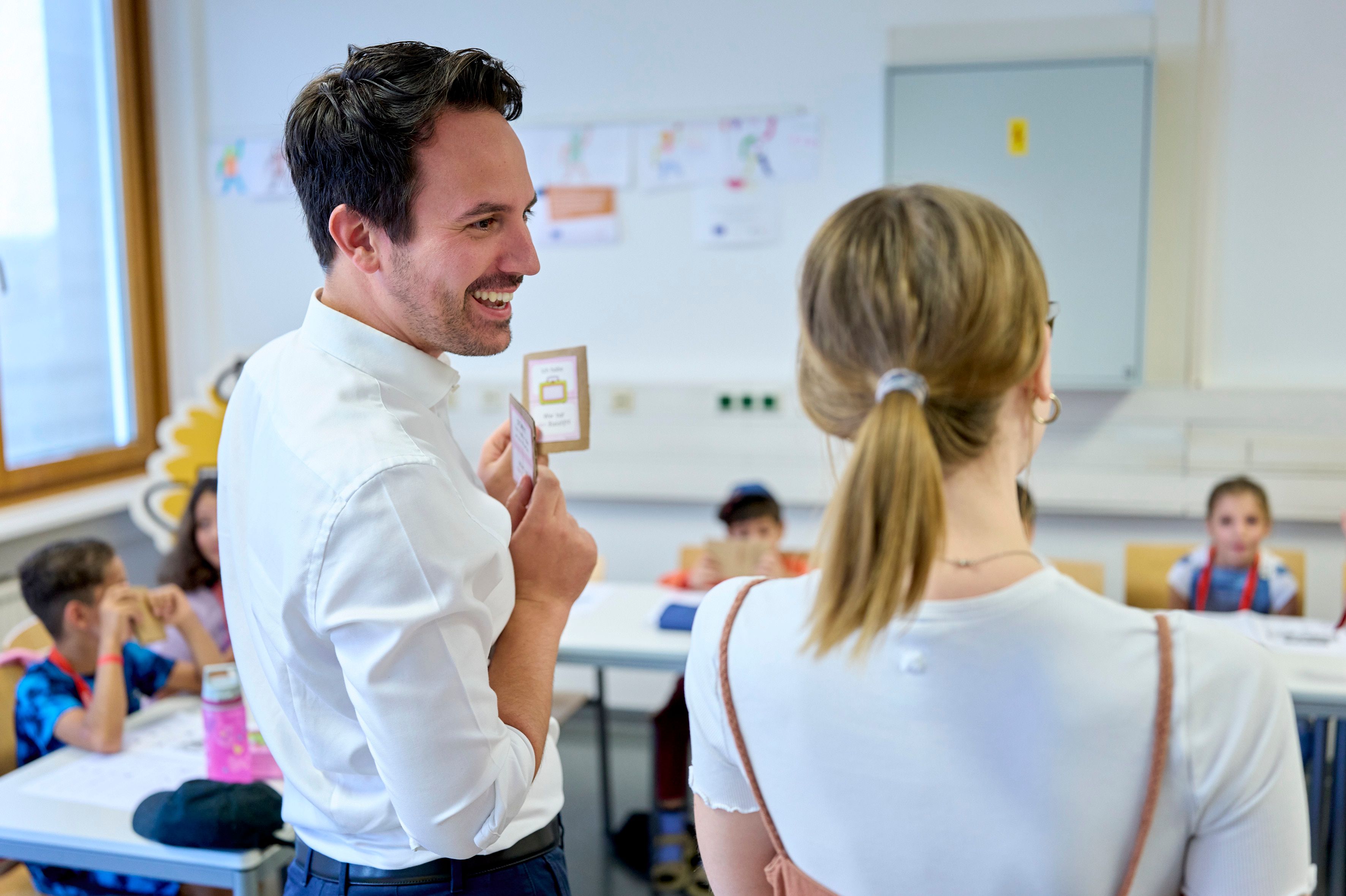 Vizebürgermeister Christoph Wiederkehr zu Besuch in einer Schule in Floridsdorf.