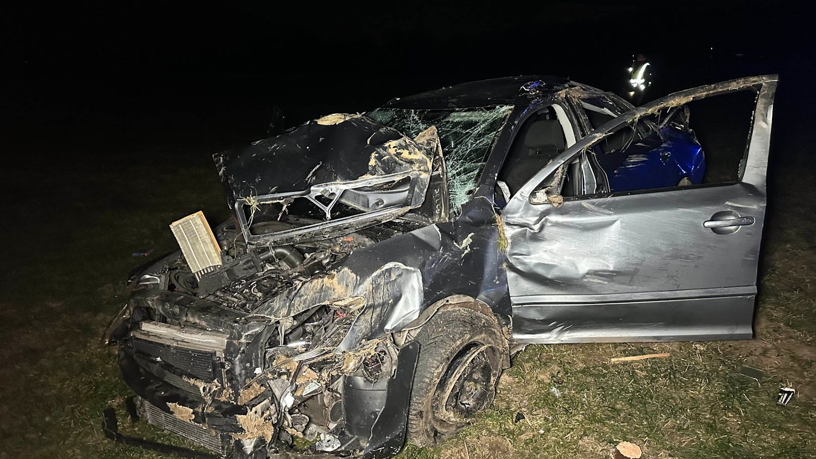 Mehrfach überschlagen! Schwerer Auto-Crash in Kufstein