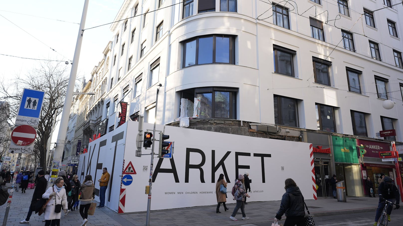 Die Baustelle des neuen Arket-Stores auf der Mariahilfer Straße in Wien, der bald seine erste Filiale in Österreich eröffnet.