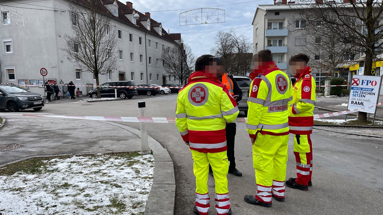 In der Neuen Heimat wurde ein Mann angeschossen. Die Bilder zeigen den Tatort in den Minuten nach der Bluttat.